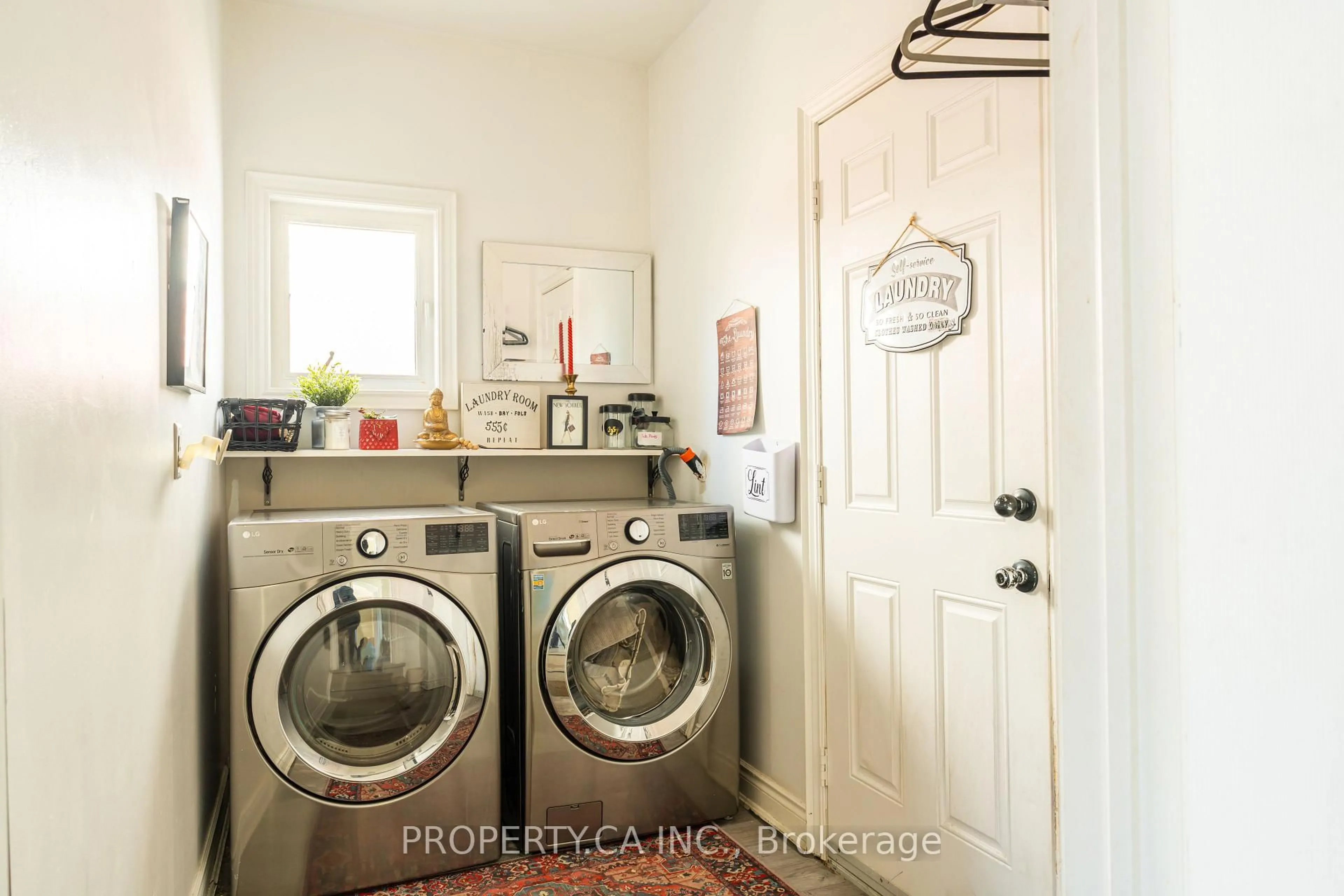Laundry room for 16 Connaught Lane, Barrie Ontario L4M 0A4