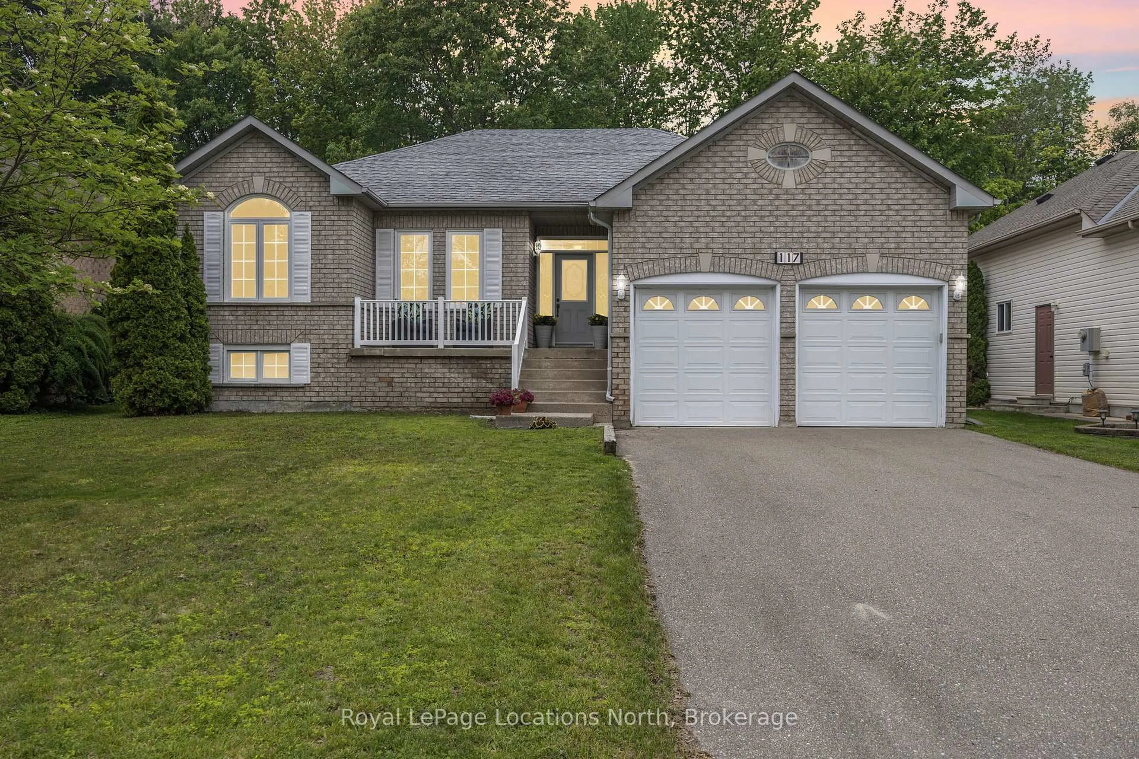 Home with brick exterior material, street for 117 Silver Birch Ave, Wasaga Beach Ontario L9Z 1N2