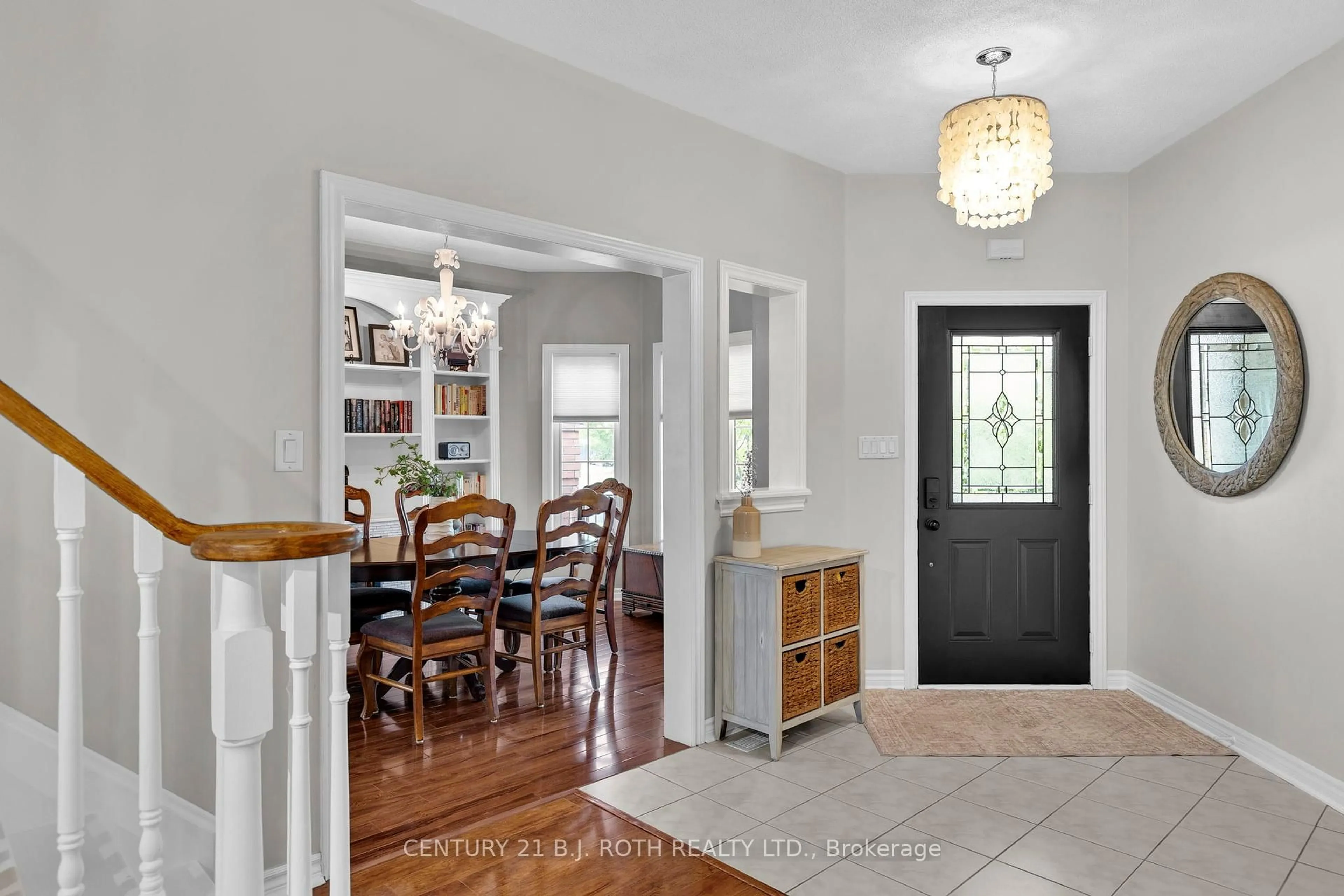 Indoor entryway for 94 PENVILL Tr, Barrie Ontario L4N 5S3
