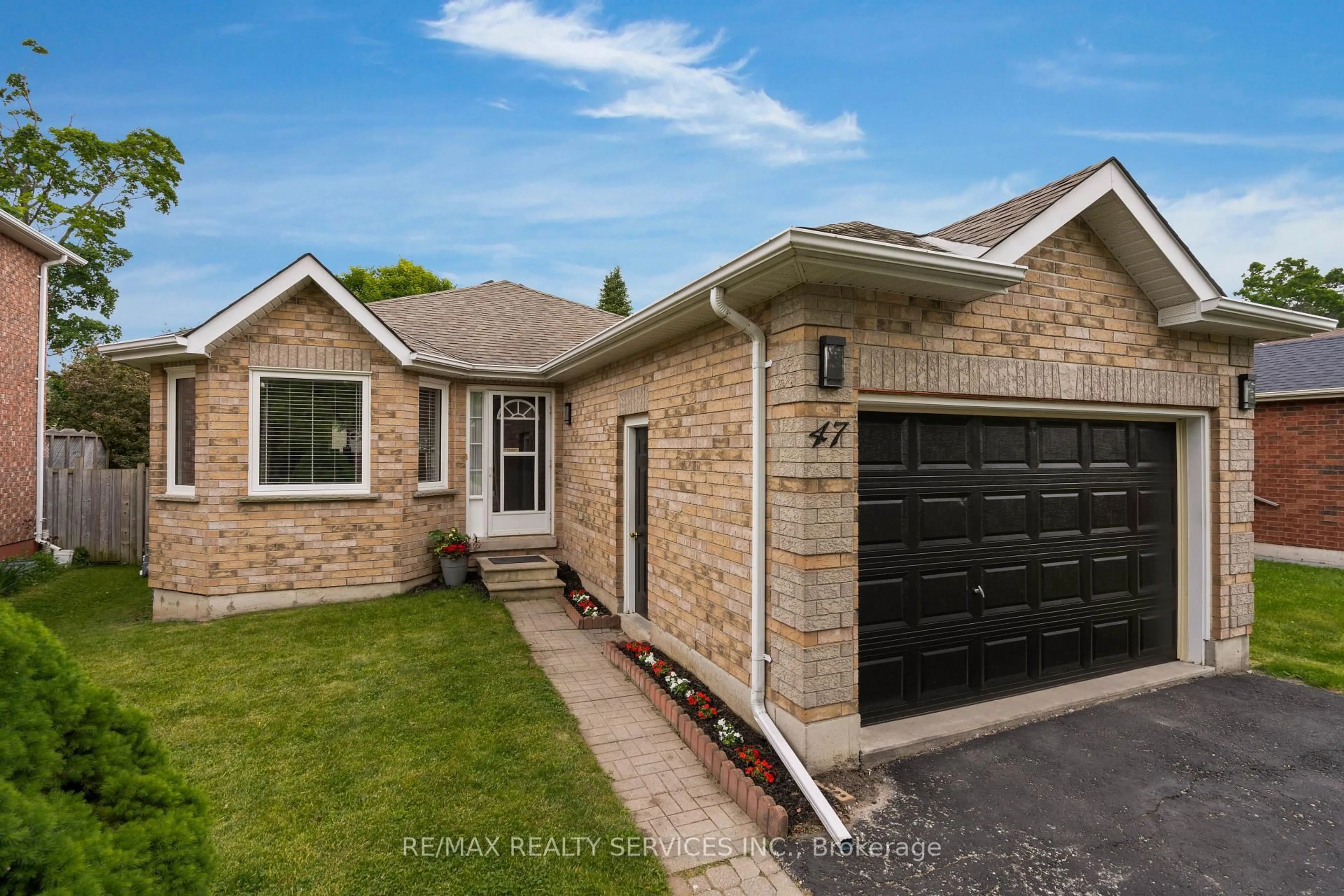 Home with brick exterior material, street for 47 Sydenham Wells, Barrie Ontario L4M 6R4