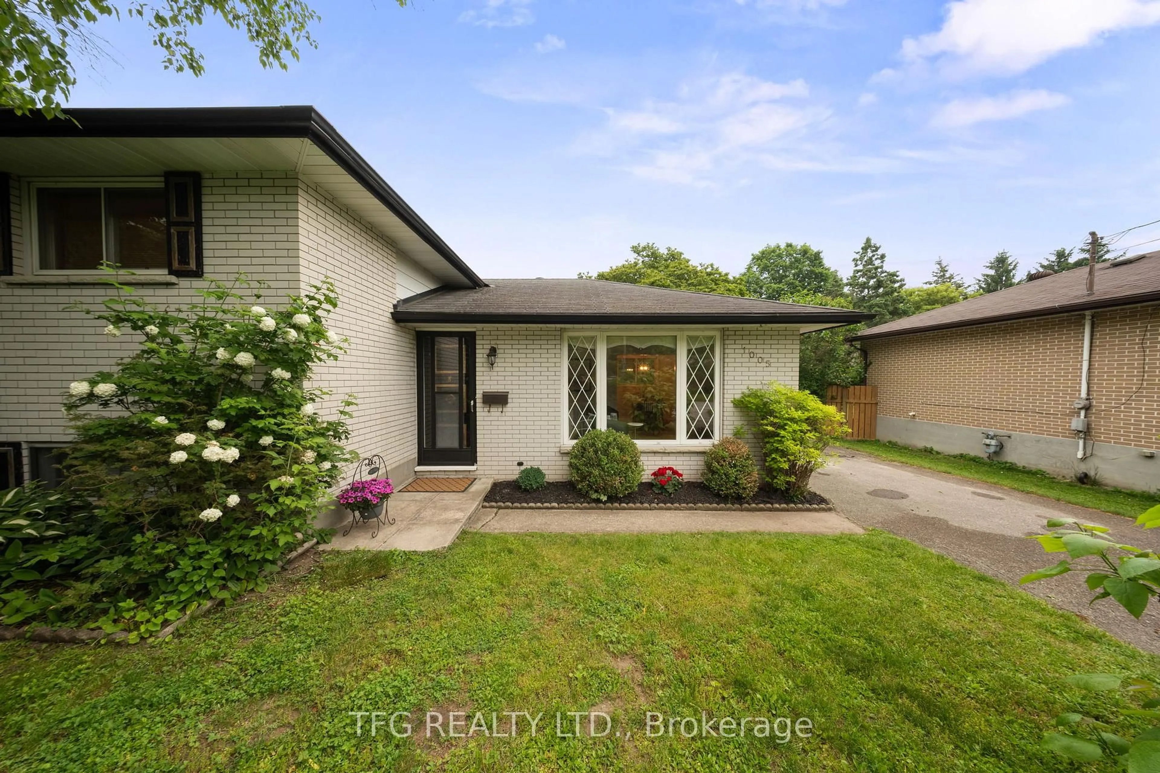 Unknown for 1005 Everton Rd, Midland Ontario L4R 5H7