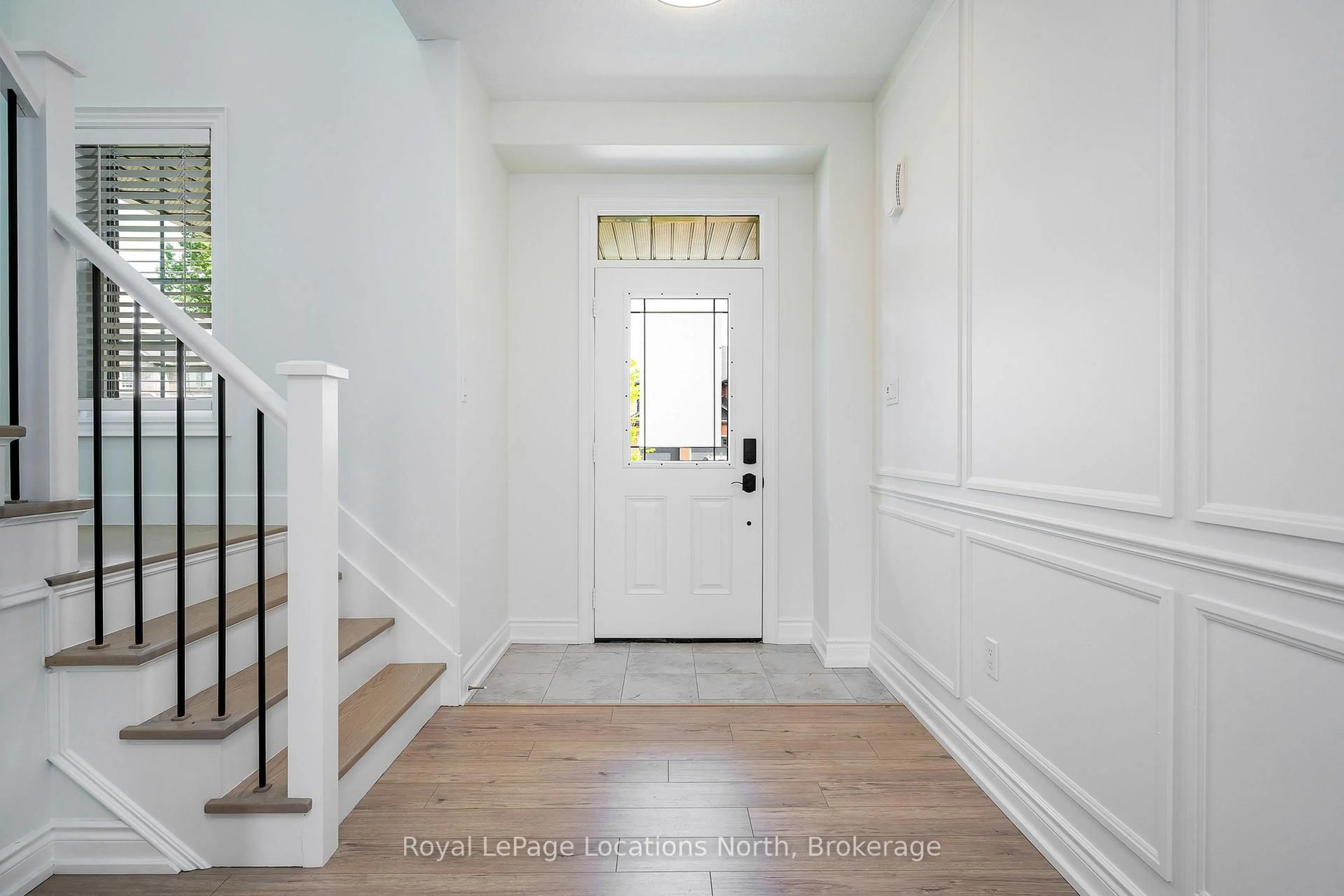 Indoor entryway for 14 Gilpin Cres, Collingwood Ontario L9Y 4S1
