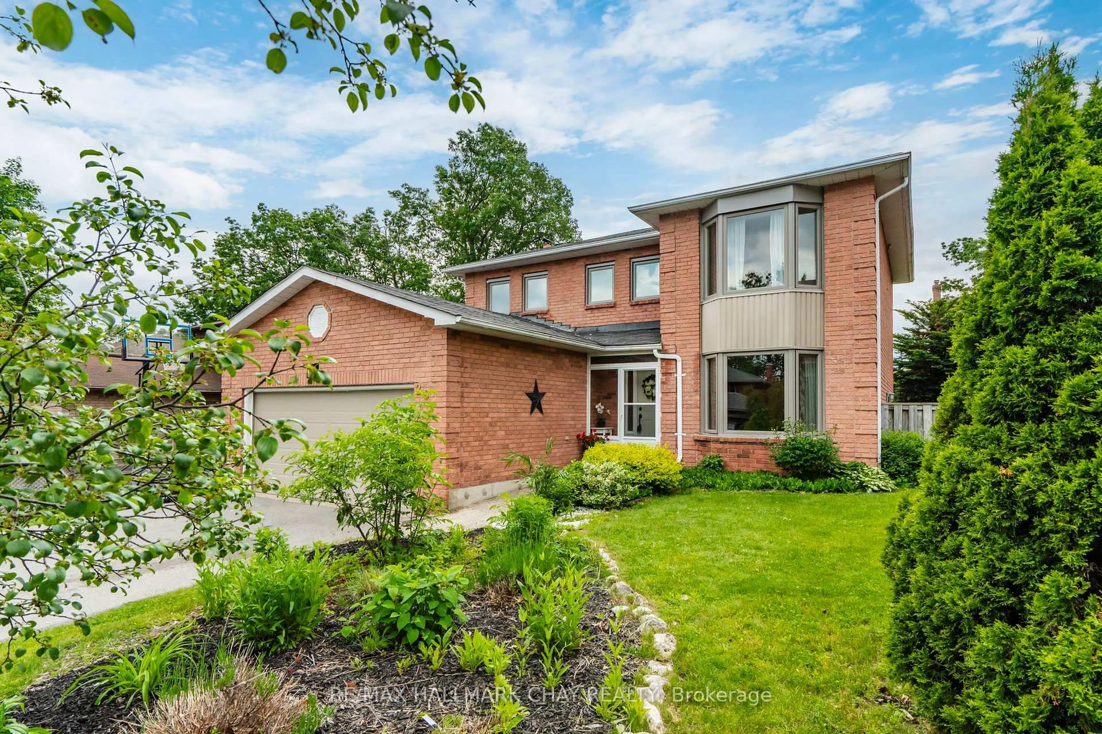Home with brick exterior material, street for 26 Kenny Cres, Barrie Ontario L4N 6C9