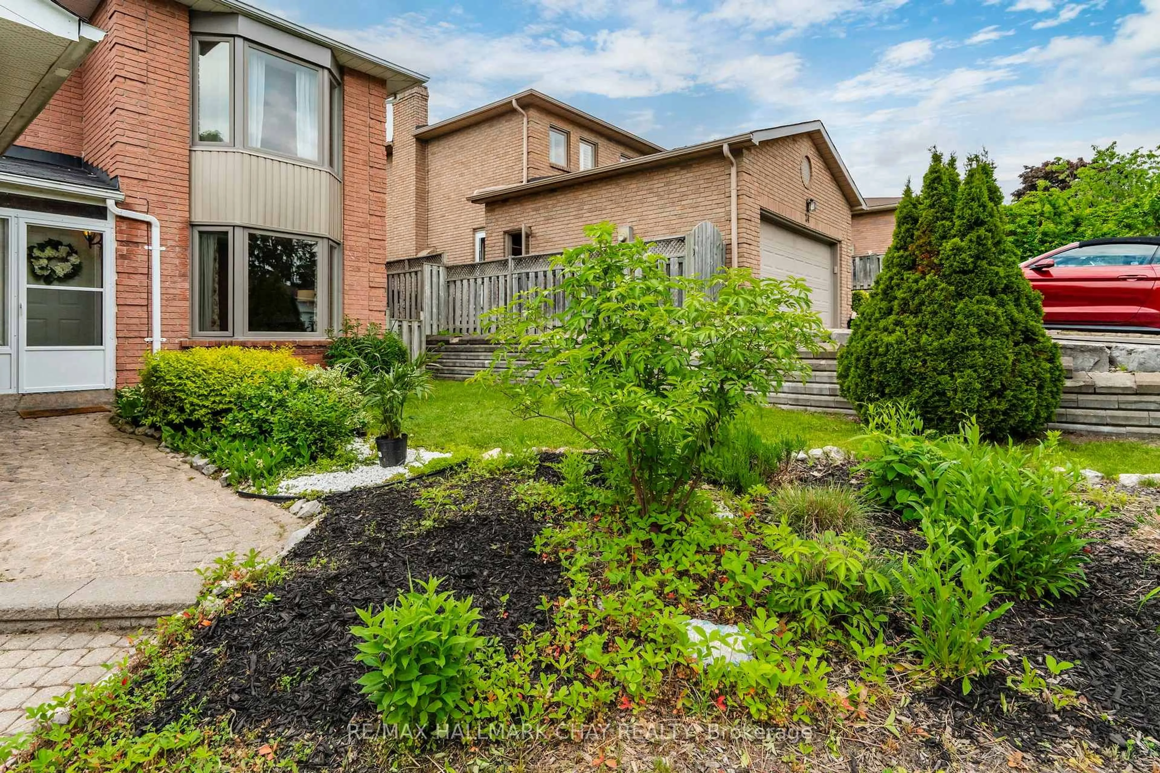 Unknown for 26 Kenny Cres, Barrie Ontario L4N 6C9