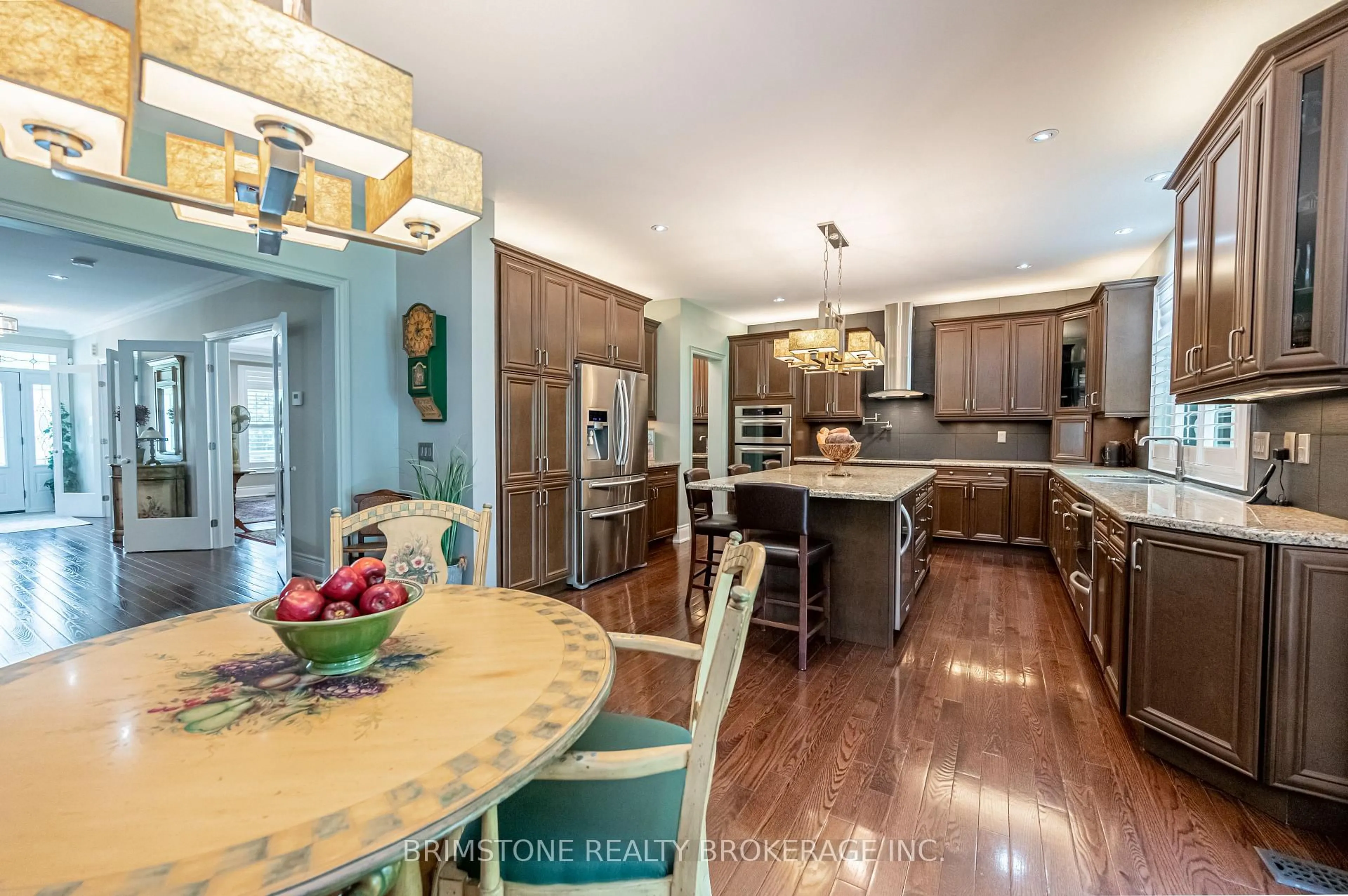 Open concept kitchen, unknown for 31 Plunkett Crt, Barrie Ontario L4N 6M3