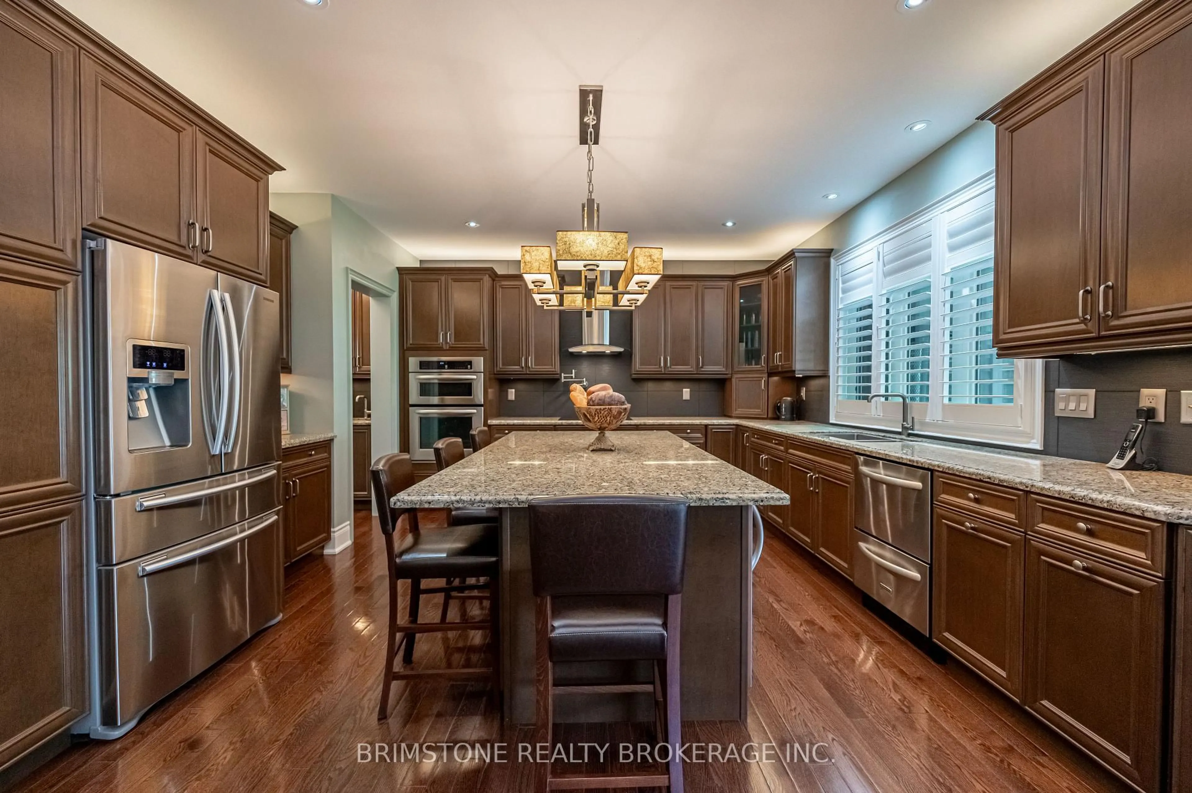Open concept kitchen, unknown for 31 Plunkett Crt, Barrie Ontario L4N 6M3