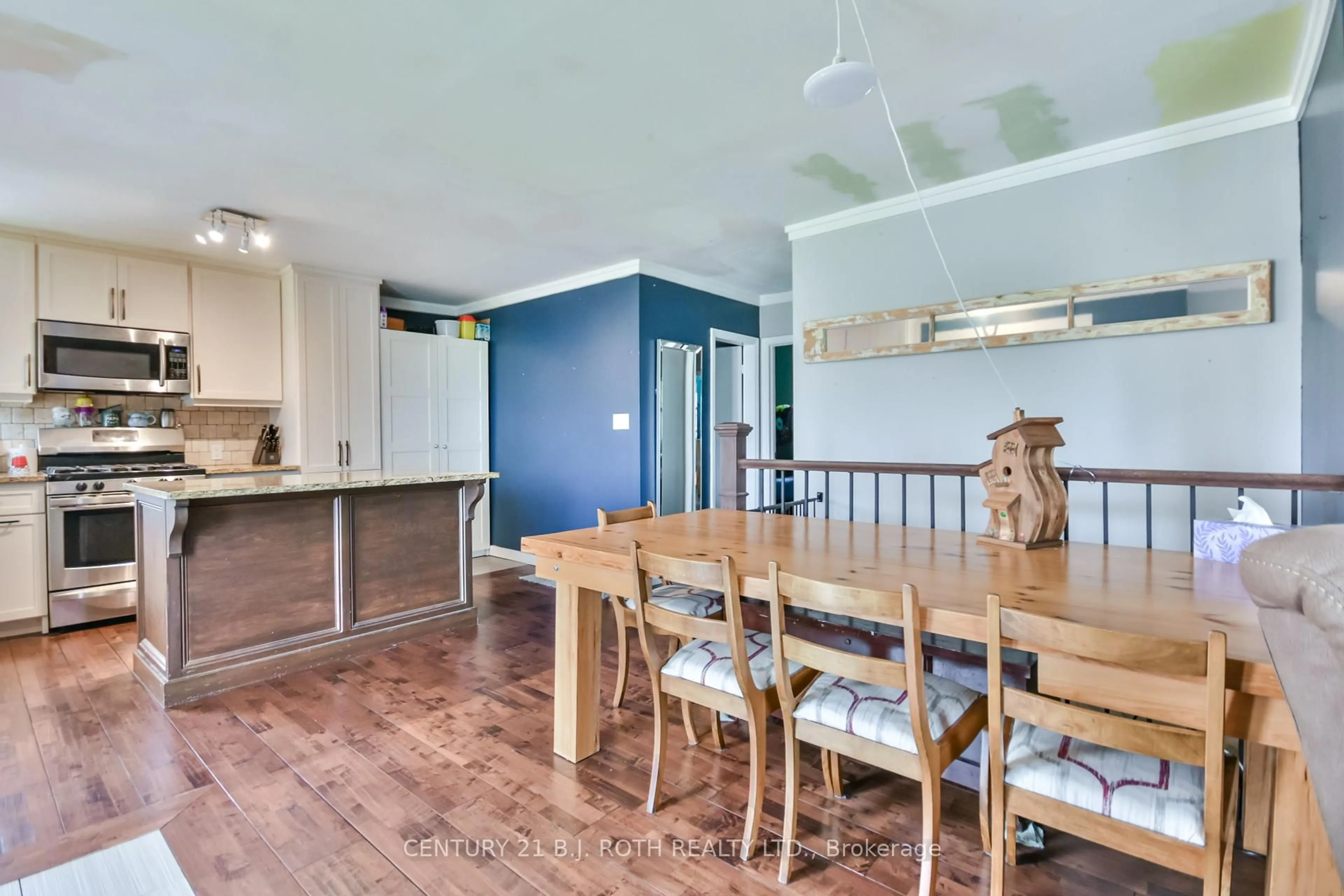 Open concept kitchen, wood/laminate floor for 13 Fitton Hts, Orillia Ontario L3V 4M7