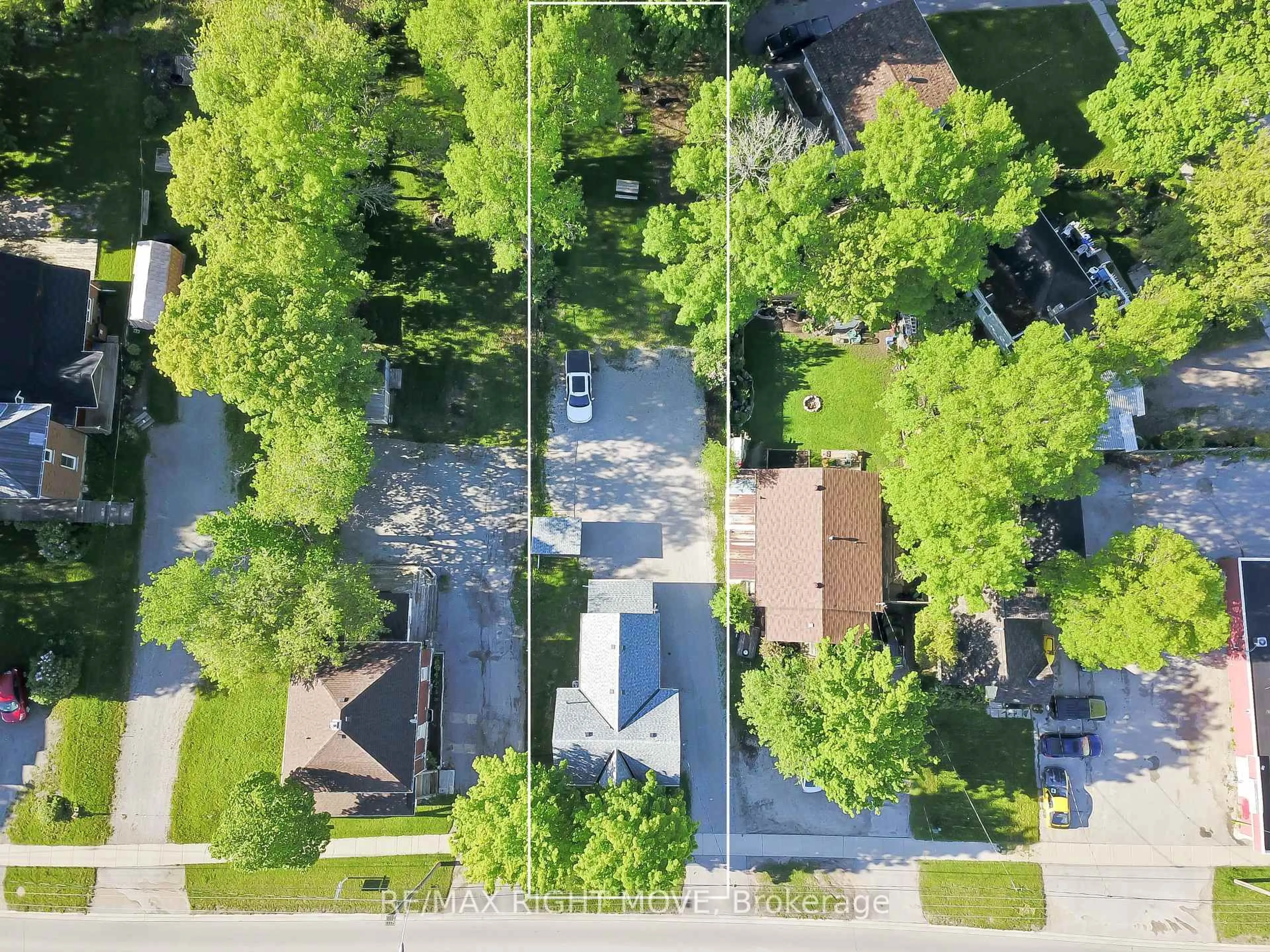 A pic from outside/outdoor area/front of a property/back of a property/a pic from drone, street for 209 Atherley Rd, Orillia Ontario L3V 1N6