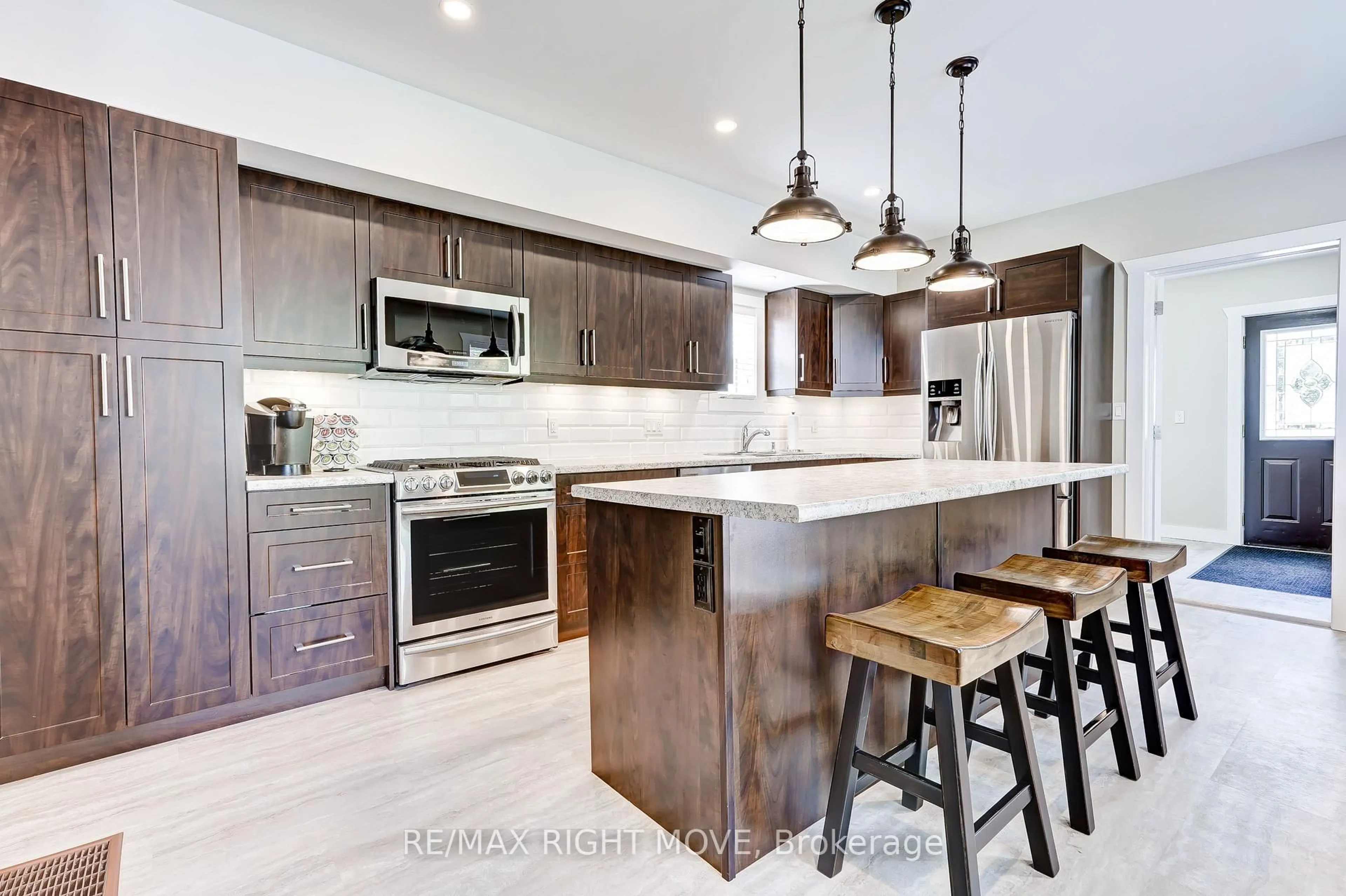 Open concept kitchen, unknown for 209 Atherley Rd, Orillia Ontario L3V 1N6