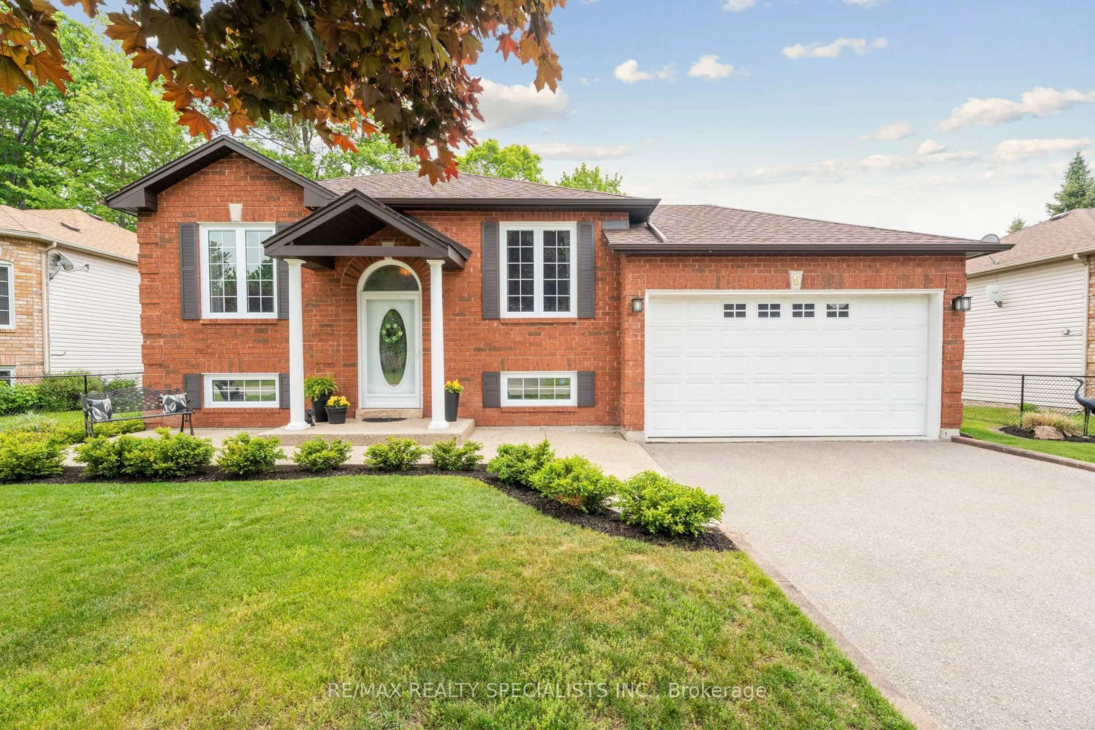 Home with brick exterior material, street for 6 Brouwer Cres, Wasaga Beach Ontario L9Z 1L8