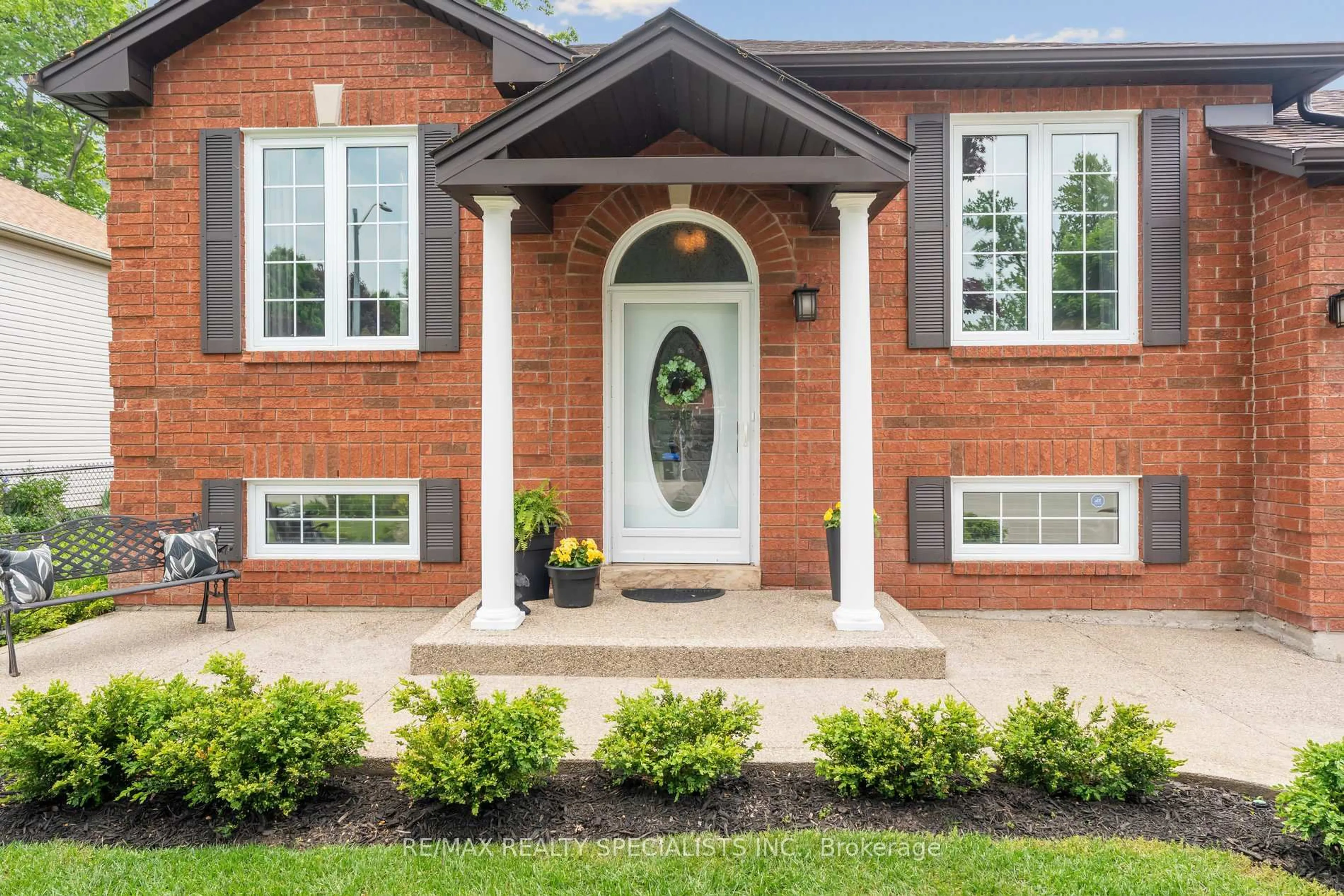 Home with brick exterior material, street for 6 Brouwer Cres, Wasaga Beach Ontario L9Z 1L8