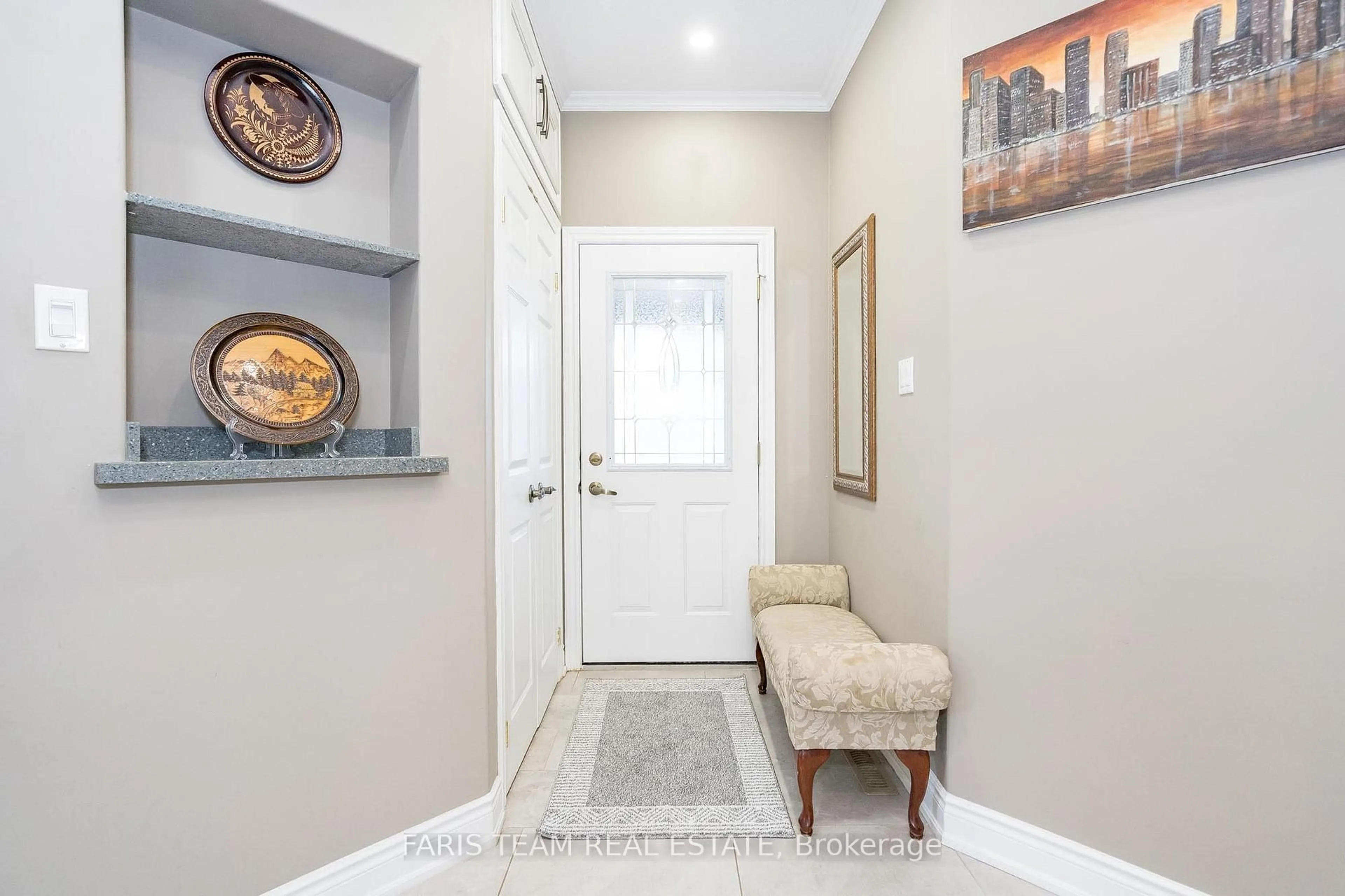 Indoor entryway for 46 Kell Pl, Barrie Ontario L4N 9K5