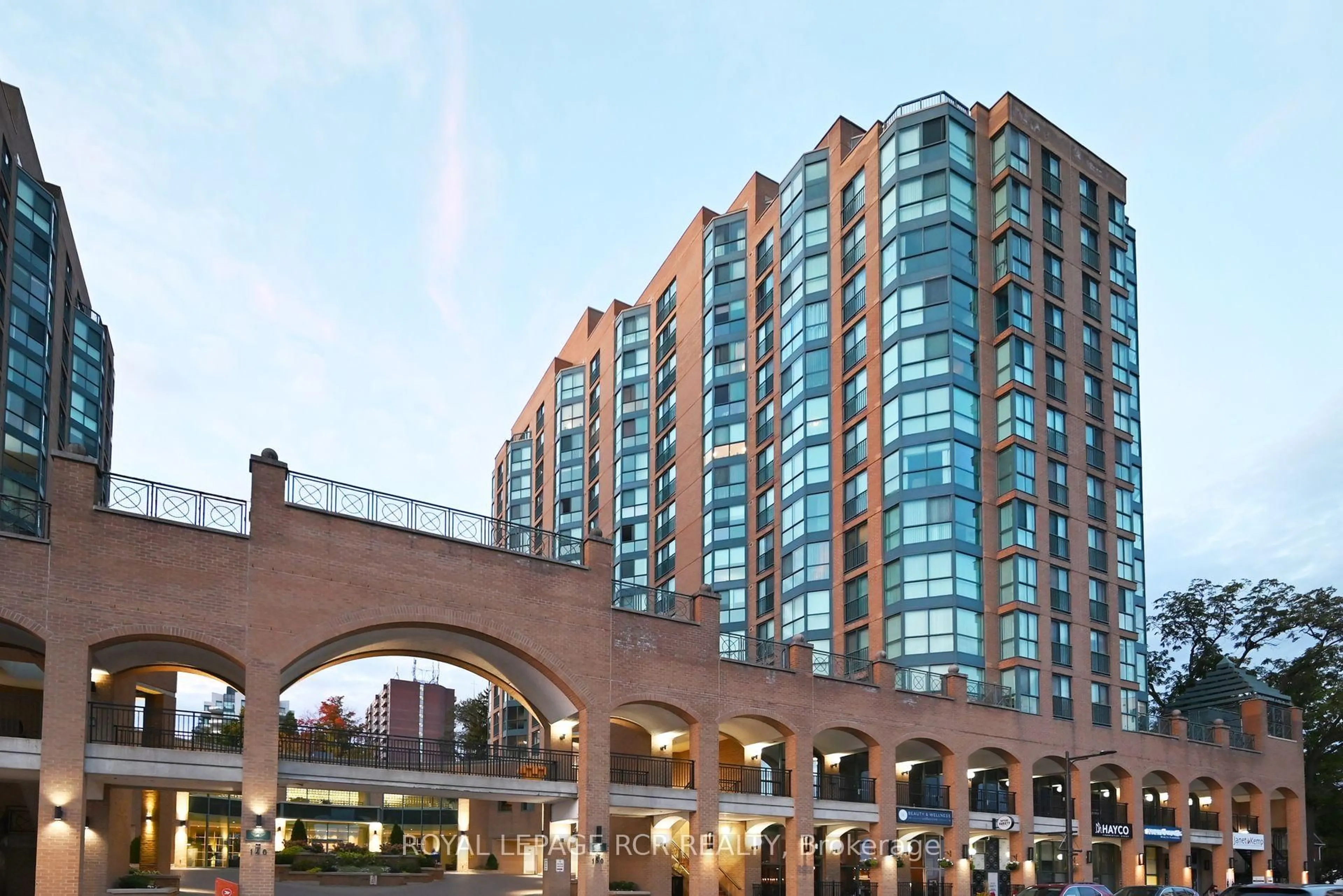 Patio, building for 150 Dunlop St #701, Barrie Ontario L4M 6H1