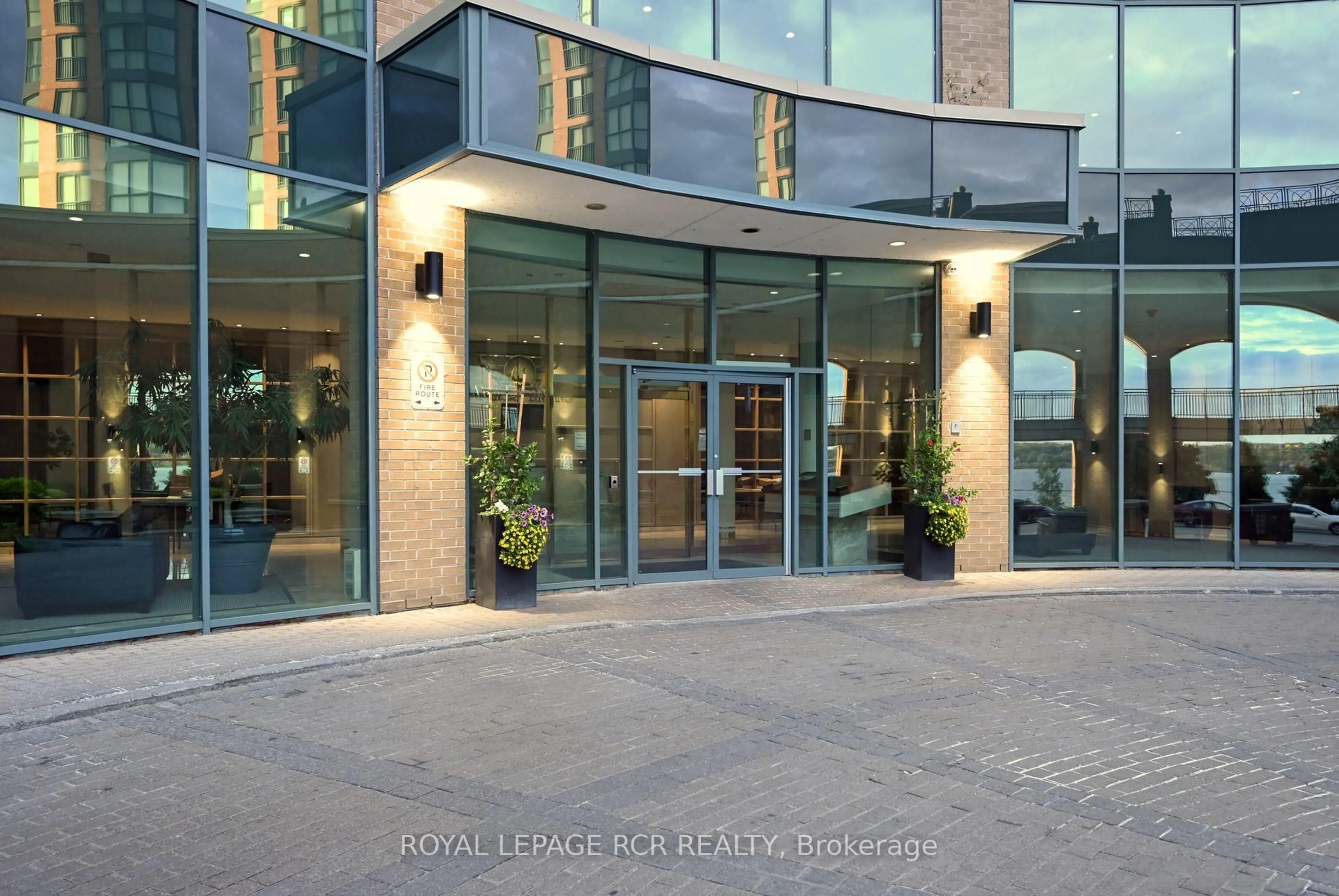 Indoor foyer for 150 Dunlop St #701, Barrie Ontario L4M 6H1