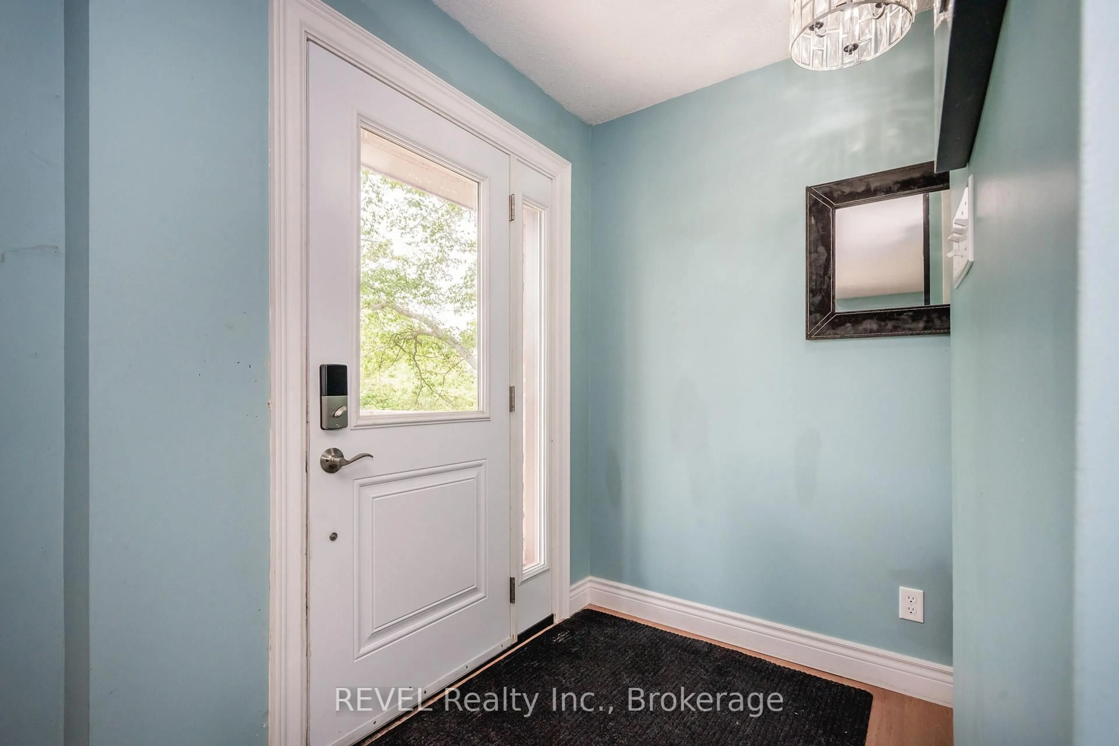 Indoor entryway for 1515 Lovering Line, Severn Ontario L0K 1E0