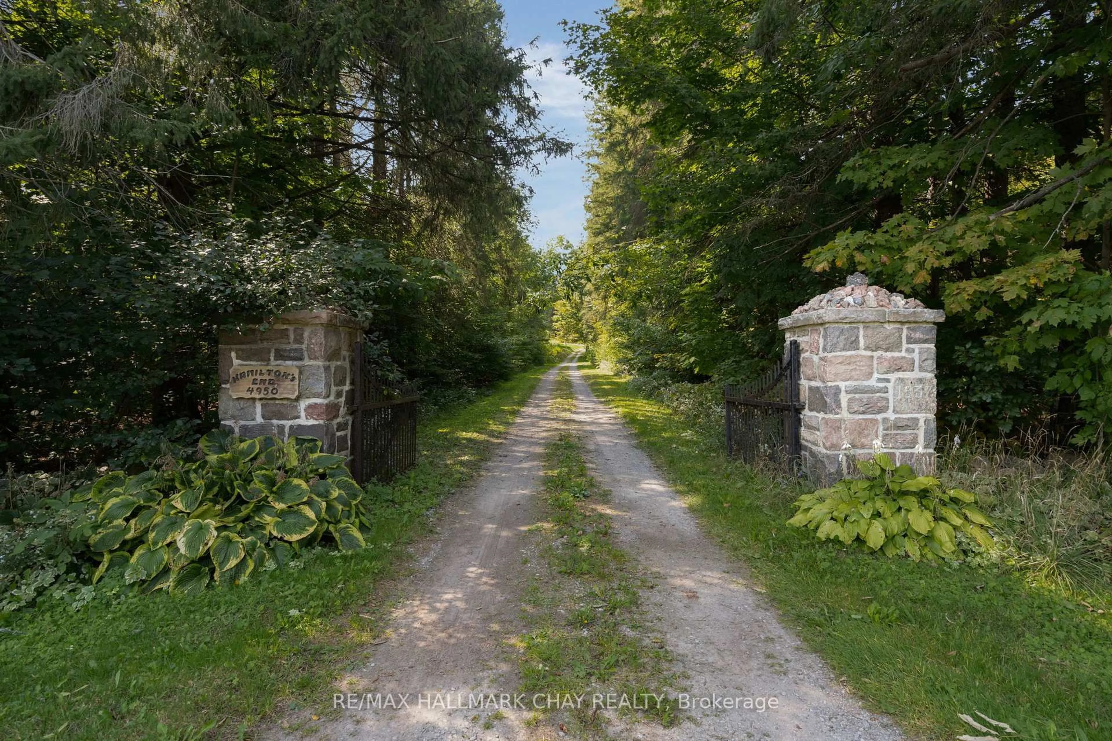 Patio, street for 4950 Penetanguishene Rd, Springwater Ontario L0L 1V0