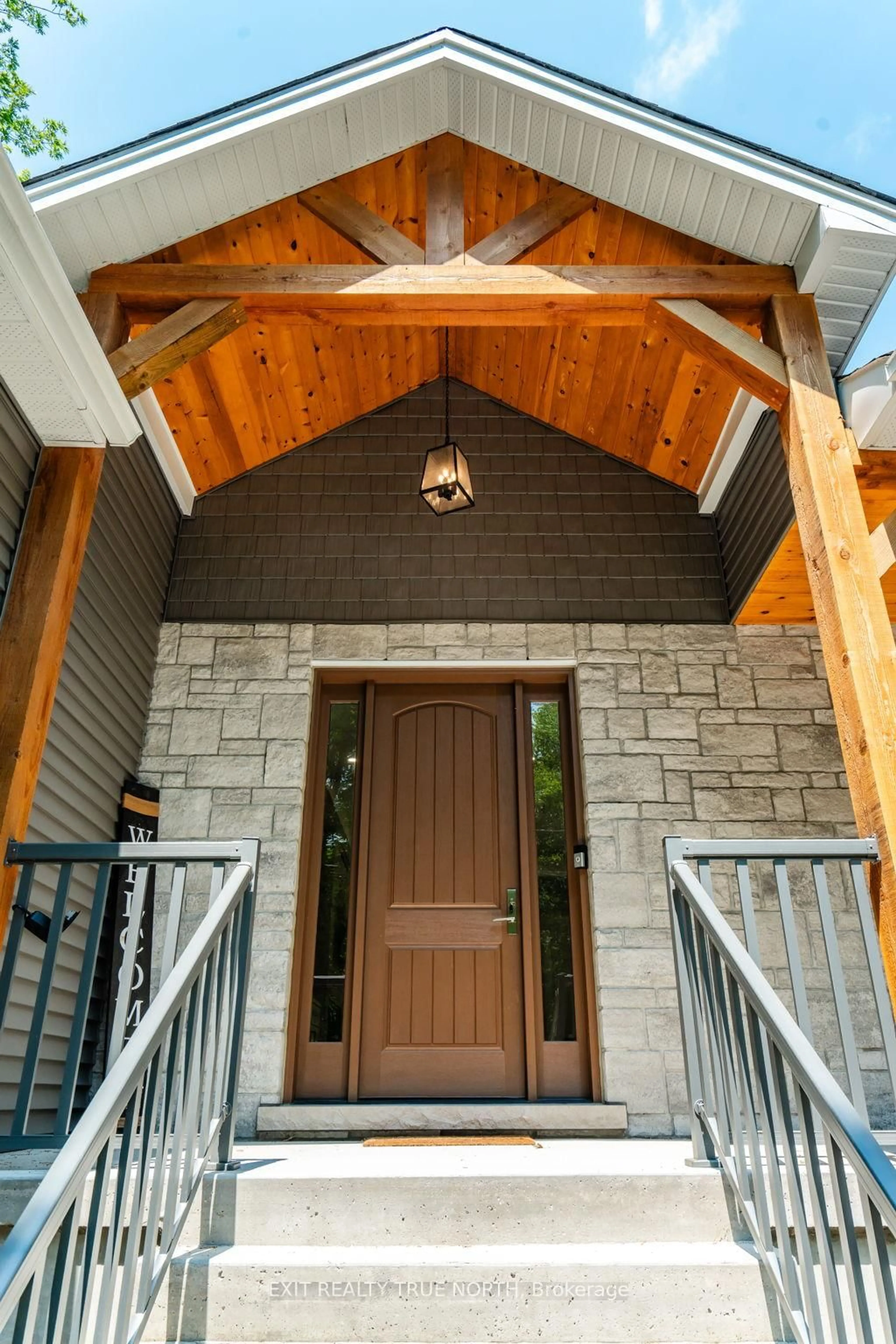 Indoor entryway for 185 Desroches Tr, Tiny Ontario L9M 0H9
