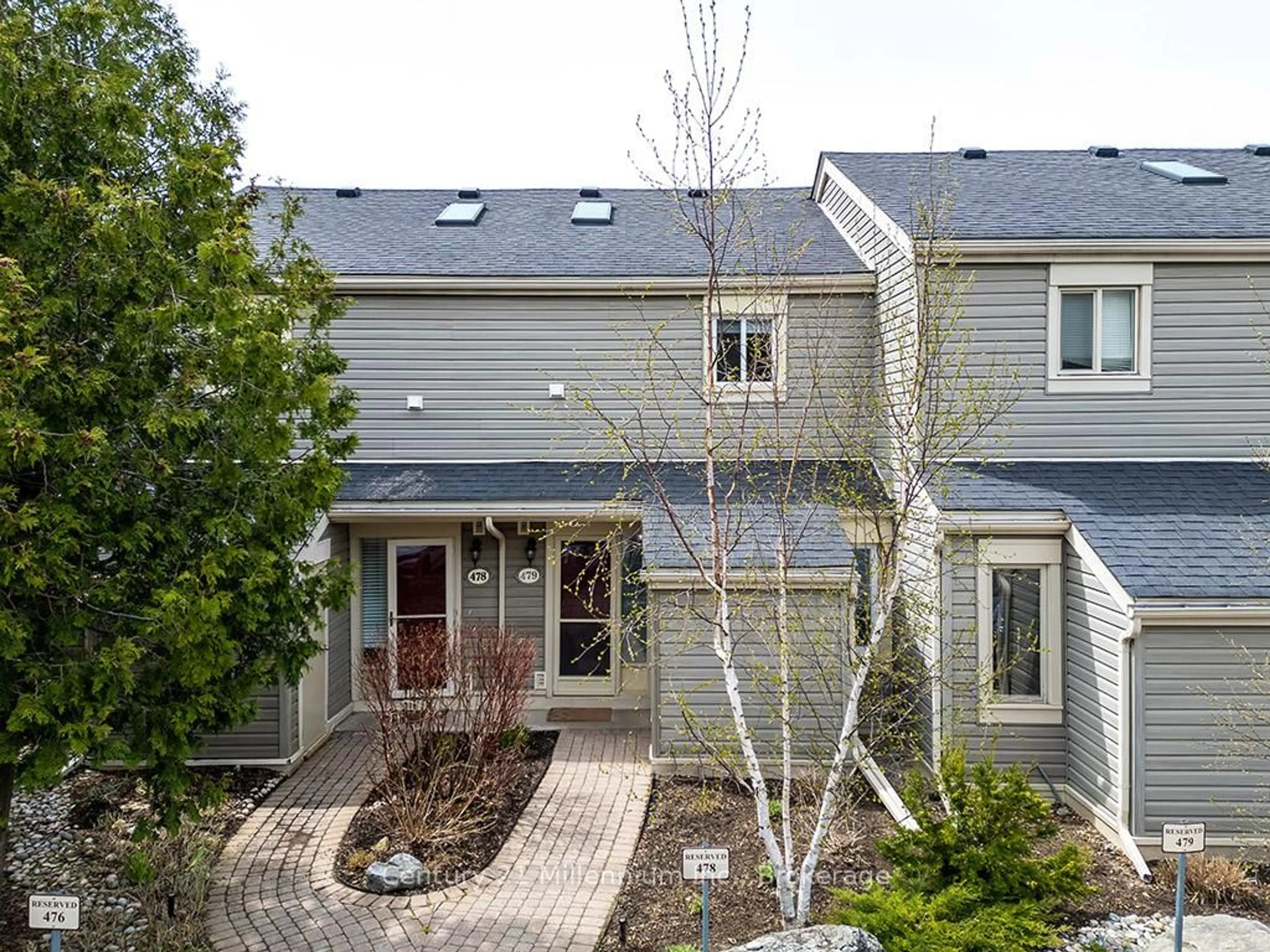 A pic from outside/outdoor area/front of a property/back of a property/a pic from drone, street for 479 Oxbow Cres, Collingwood Ontario L9Y 5B4