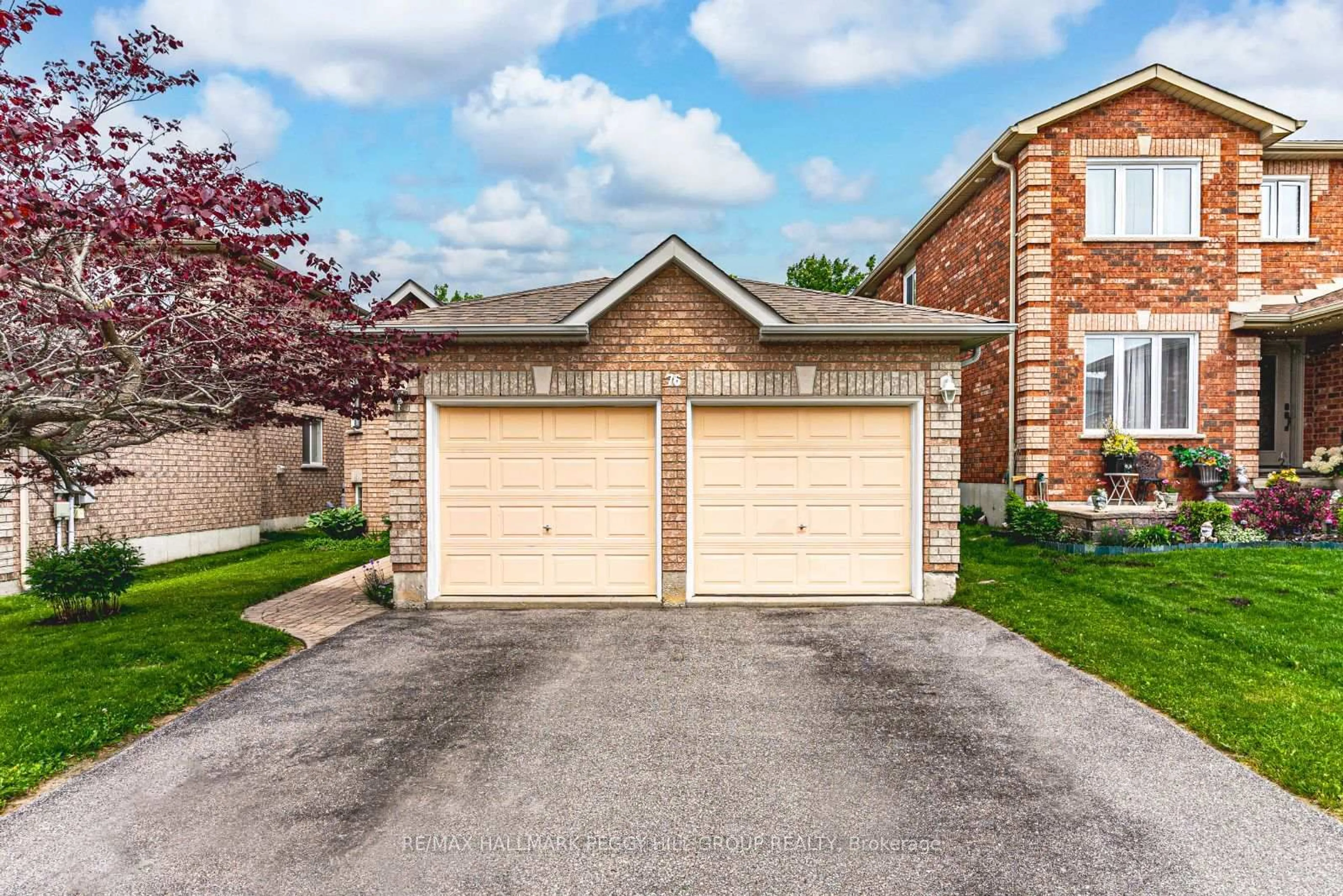 Home with brick exterior material, street for 76 Holly Meadow Rd, Barrie Ontario L4N 0A2