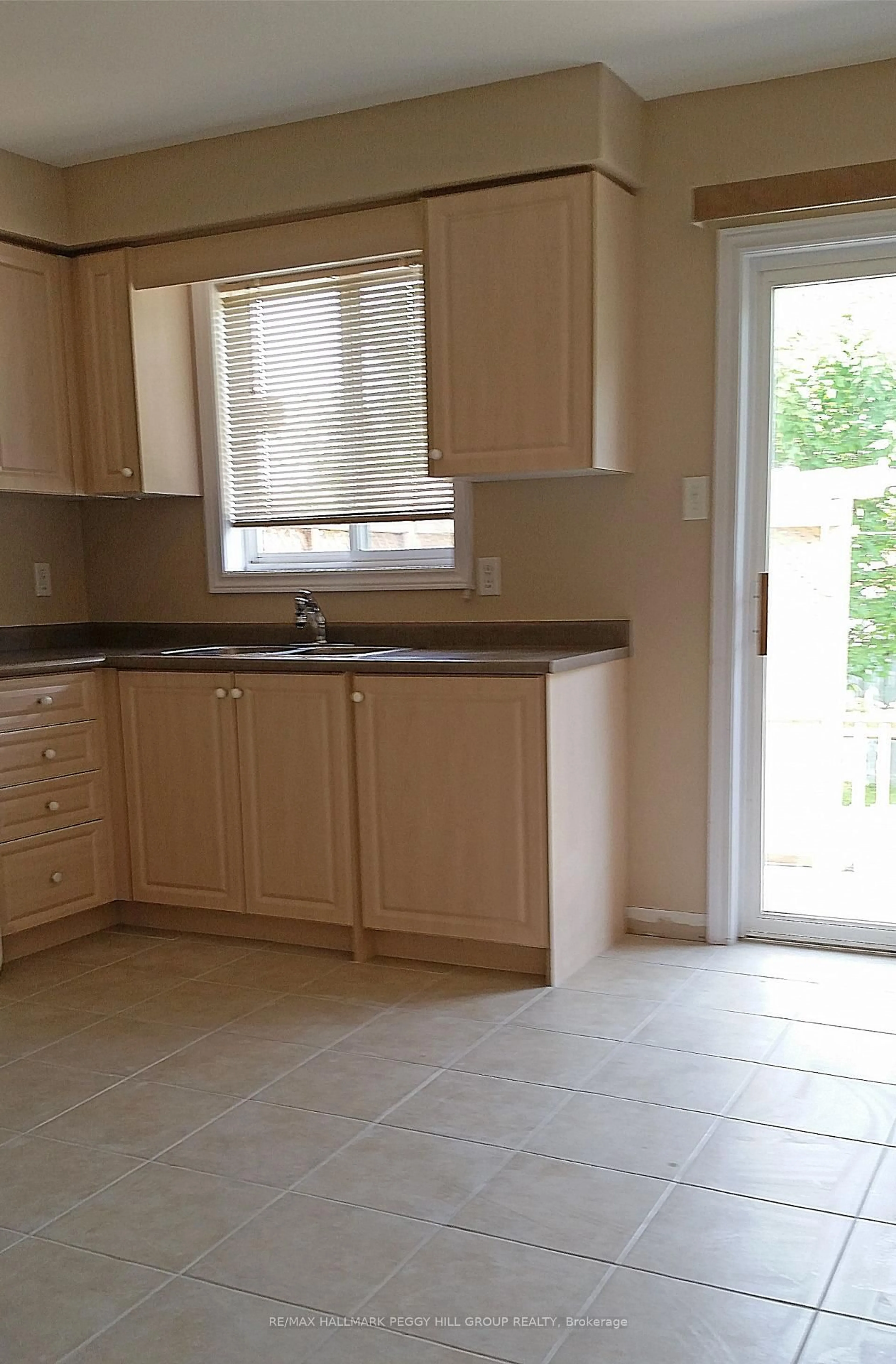 Standard kitchen, unknown for 76 Holly Meadow Rd, Barrie Ontario L4N 0A2
