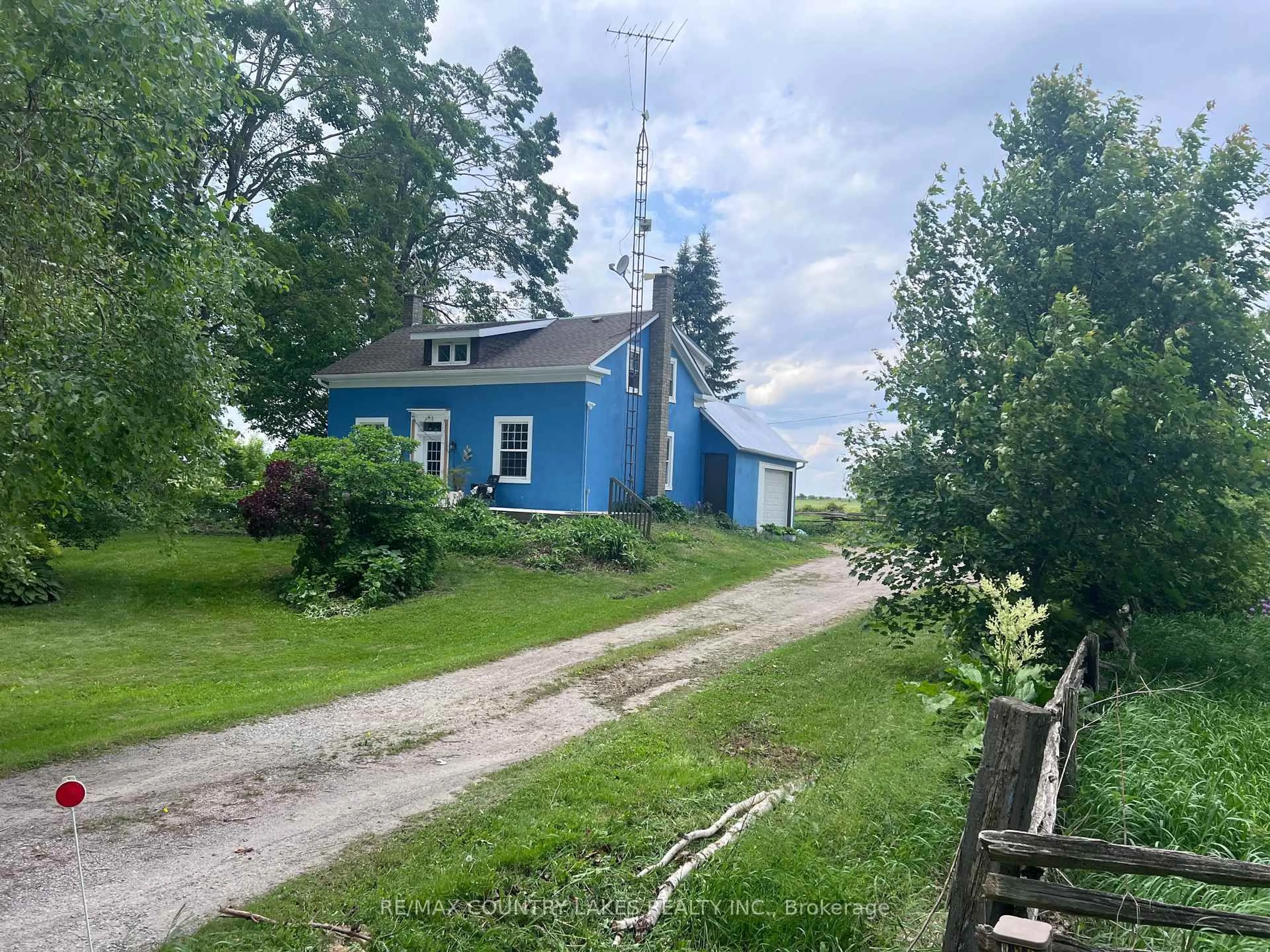 A pic from outside/outdoor area/front of a property/back of a property/a pic from drone, street for 1280 Canal Rd, Ramara Ontario L0K 1B0