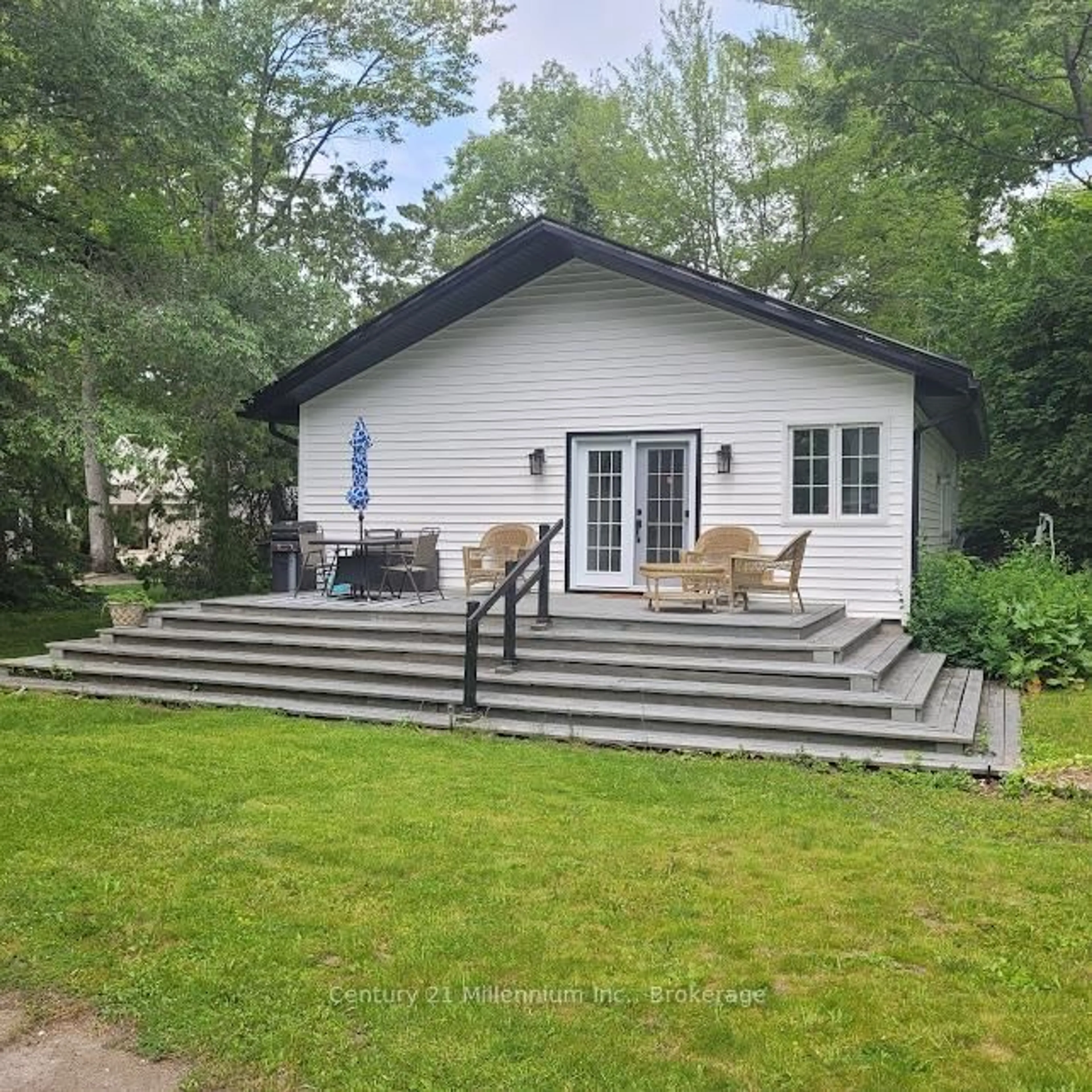 Home with vinyl exterior material, street for 19 Hastings Ave, Tiny Ontario L0L 1P0
