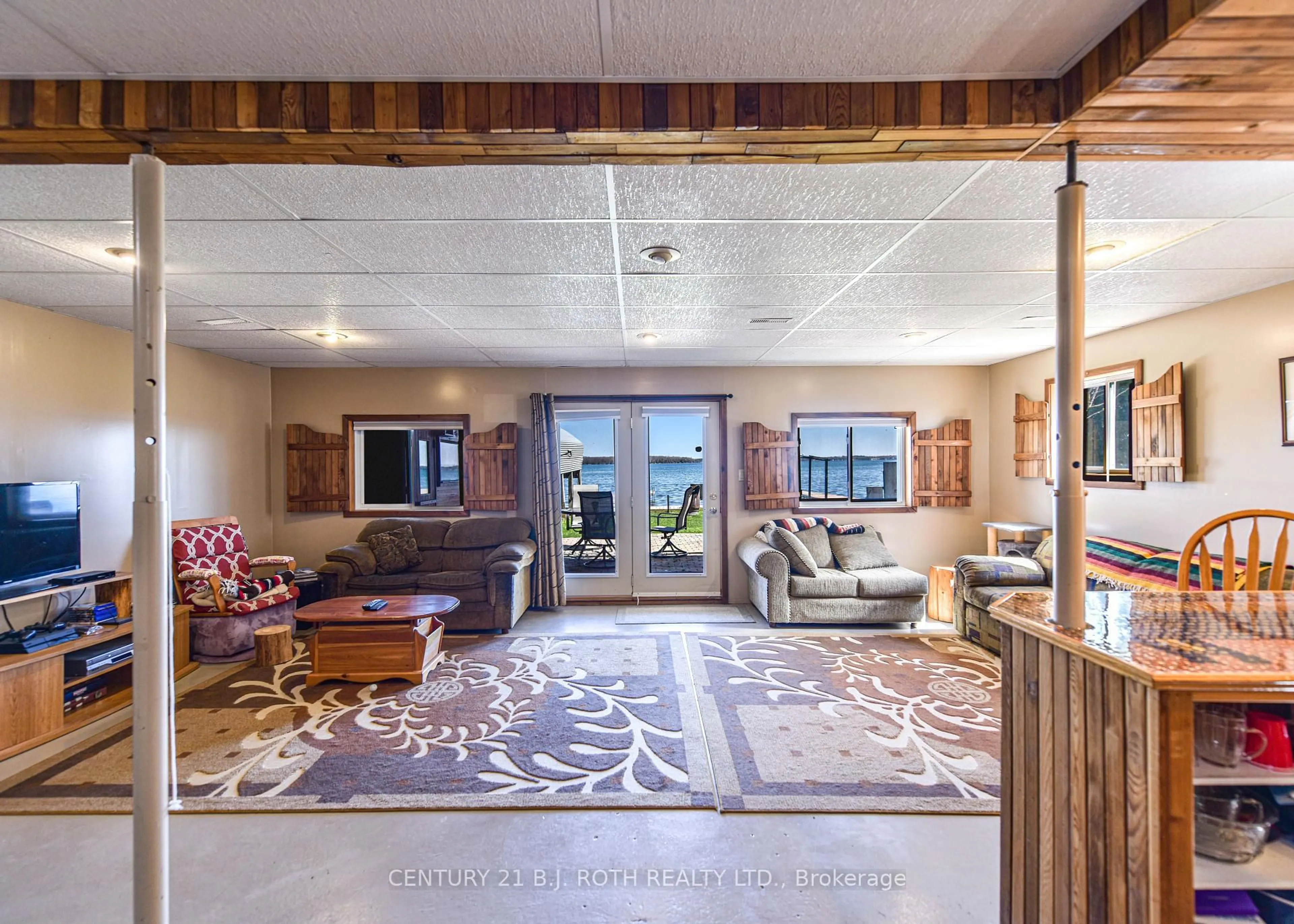 Lobby for 3801 Wood Ave, Severn Ontario L3V 6H3