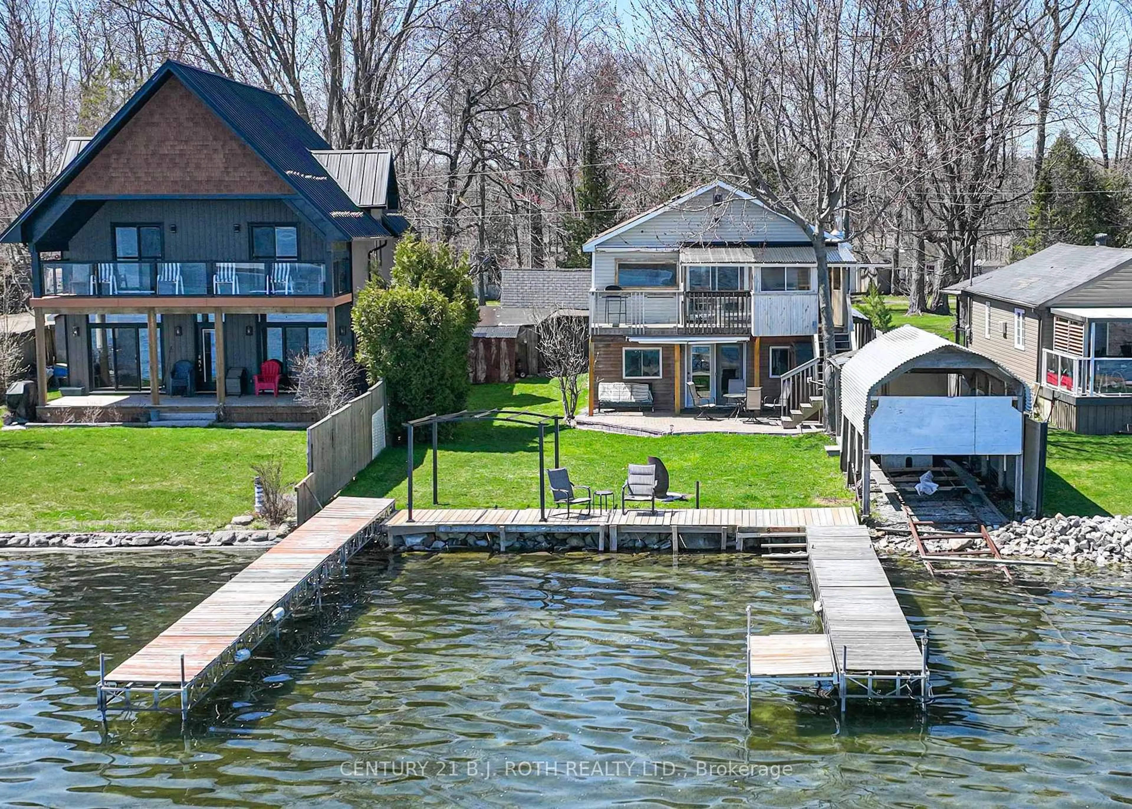 A pic from outside/outdoor area/front of a property/back of a property/a pic from drone, water/lake/river/ocean view for 3801 Wood Ave, Severn Ontario L3V 6H3