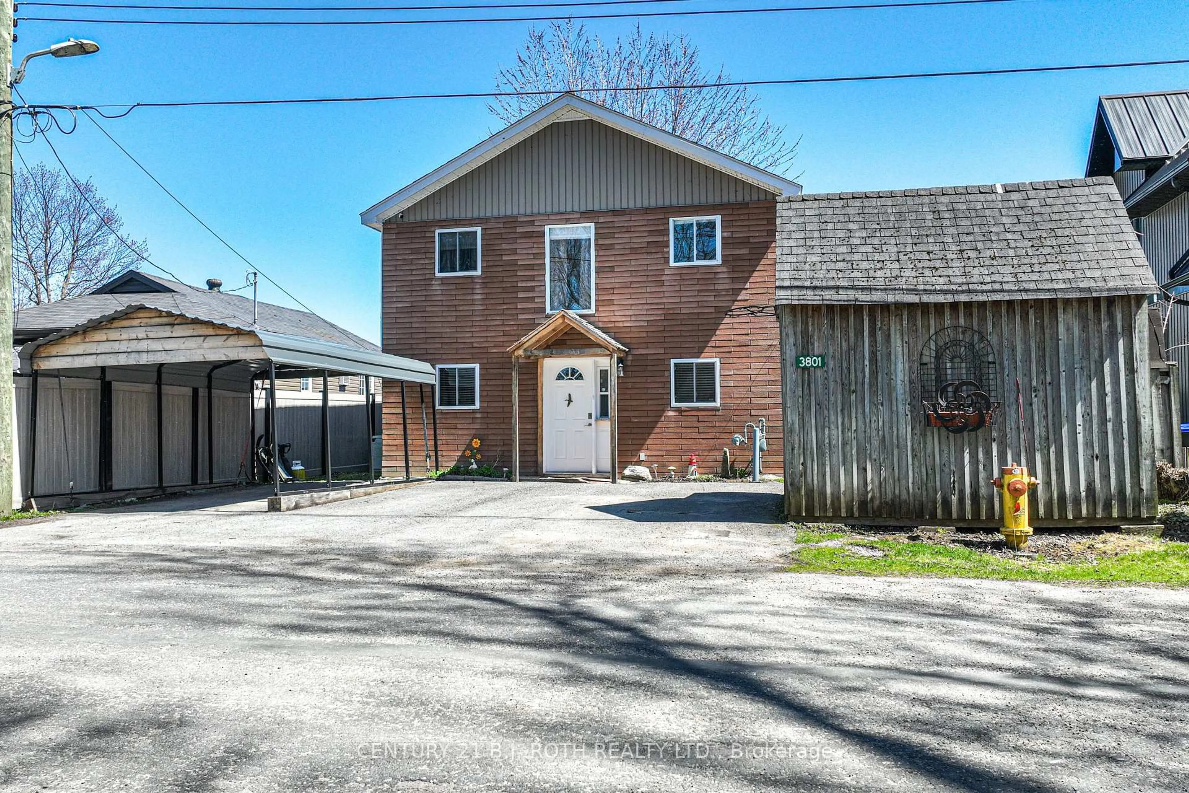 A pic from outside/outdoor area/front of a property/back of a property/a pic from drone, street for 3801 Wood Ave, Severn Ontario L3V 6H3
