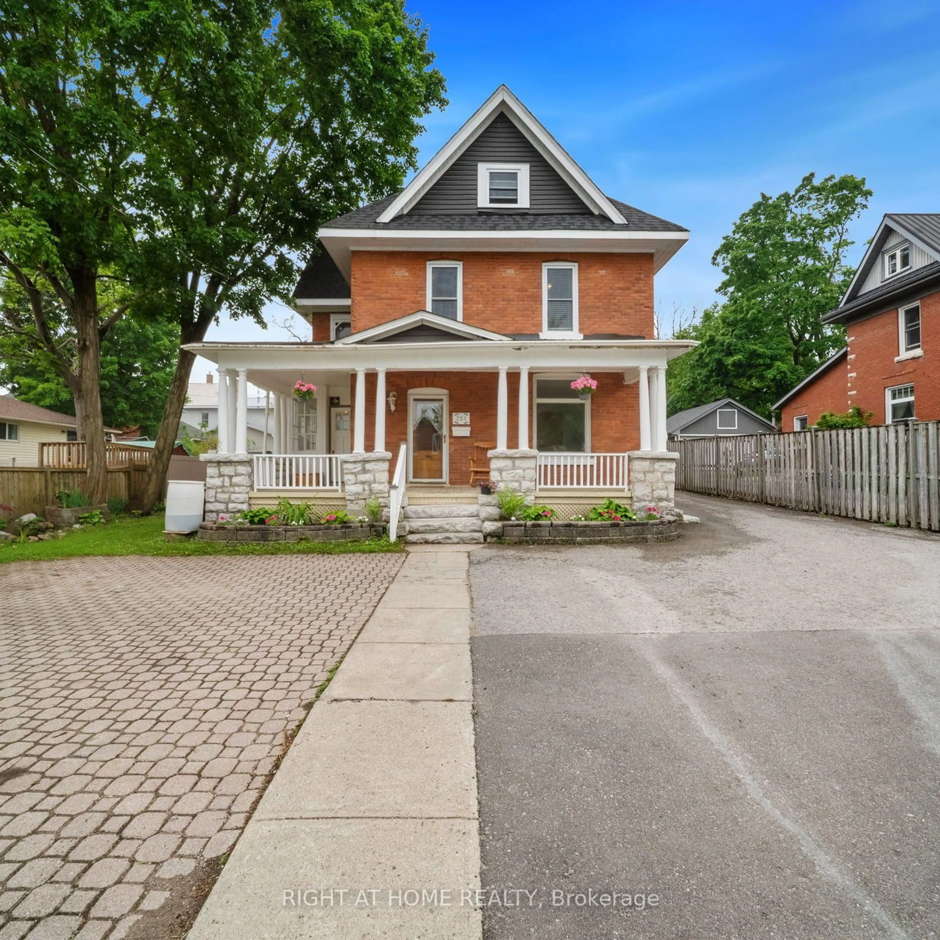 Home with brick exterior material, street for 251 Laclie St, Orillia Ontario L3V 4N8
