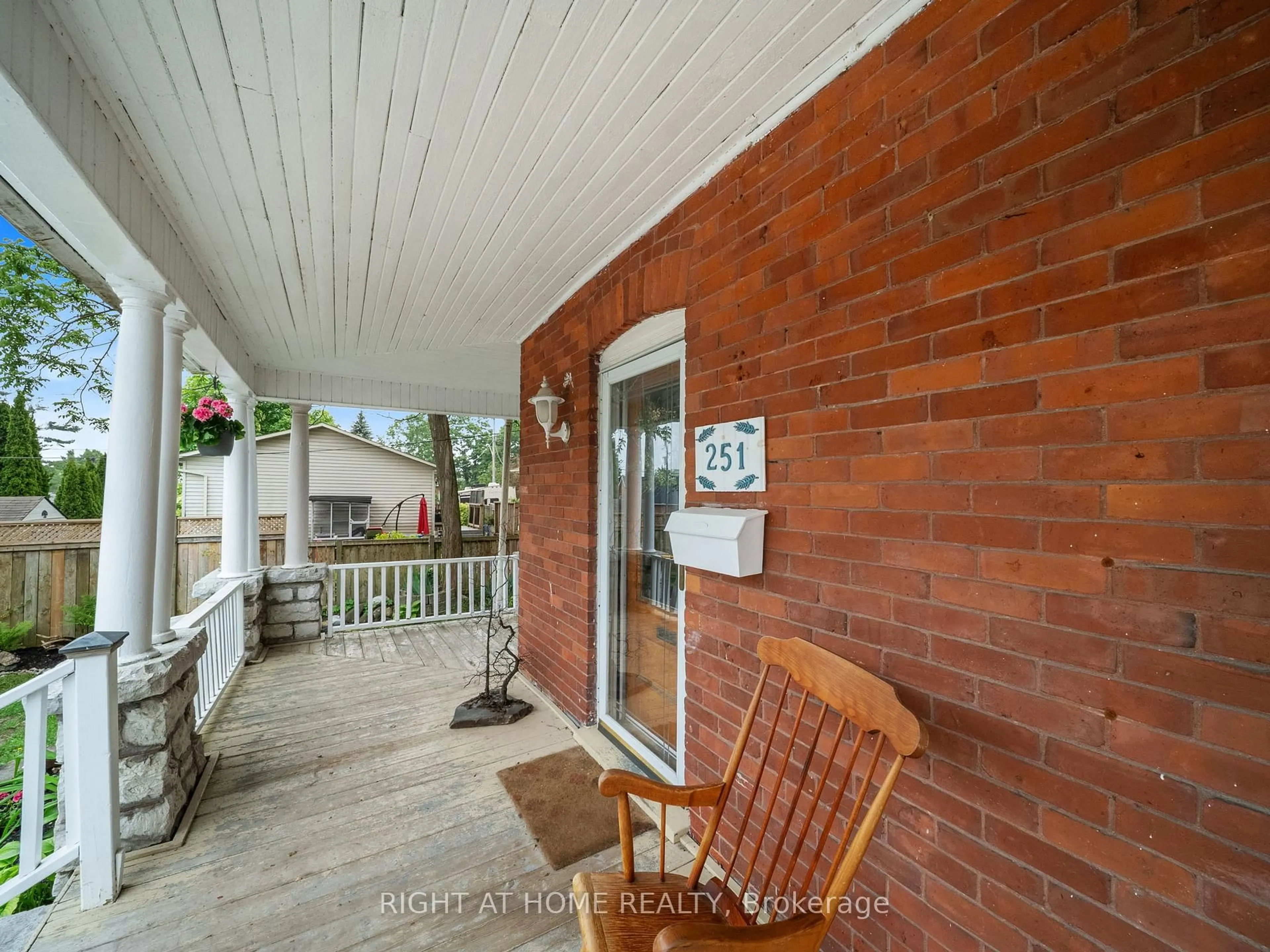 Unknown for 251 Laclie St, Orillia Ontario L3V 4N8