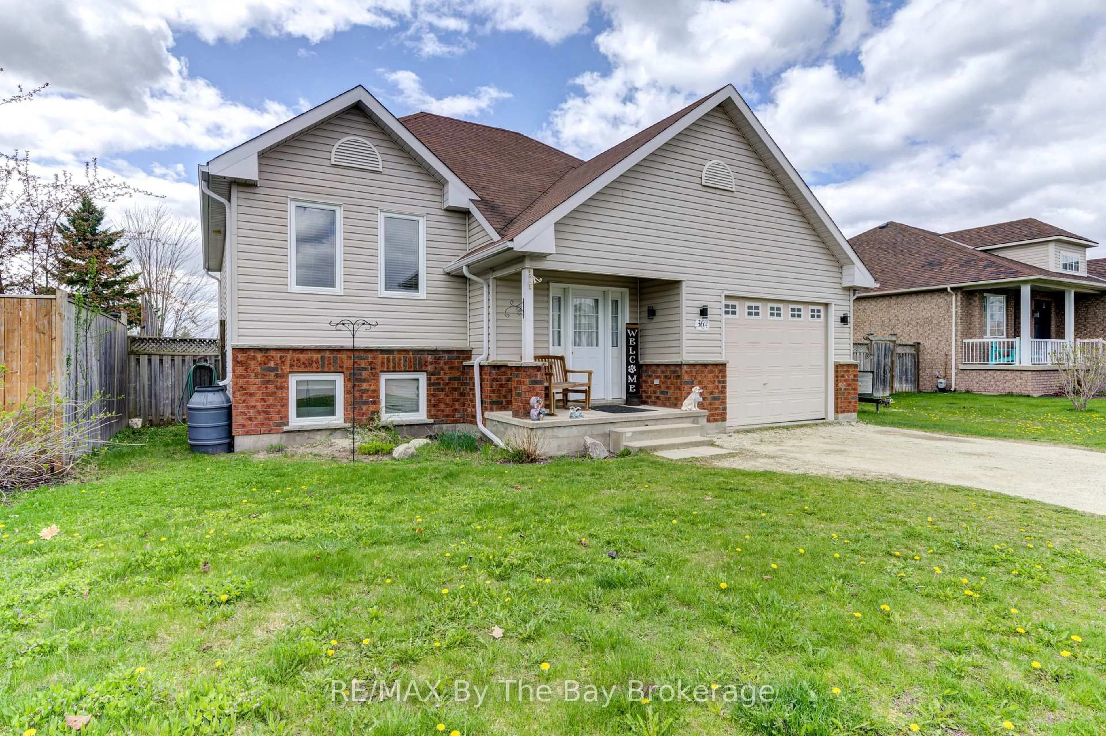 Home with brick exterior material, street for 36A Meadowlark Blvd, Wasaga Beach Ontario L9Z 3B2