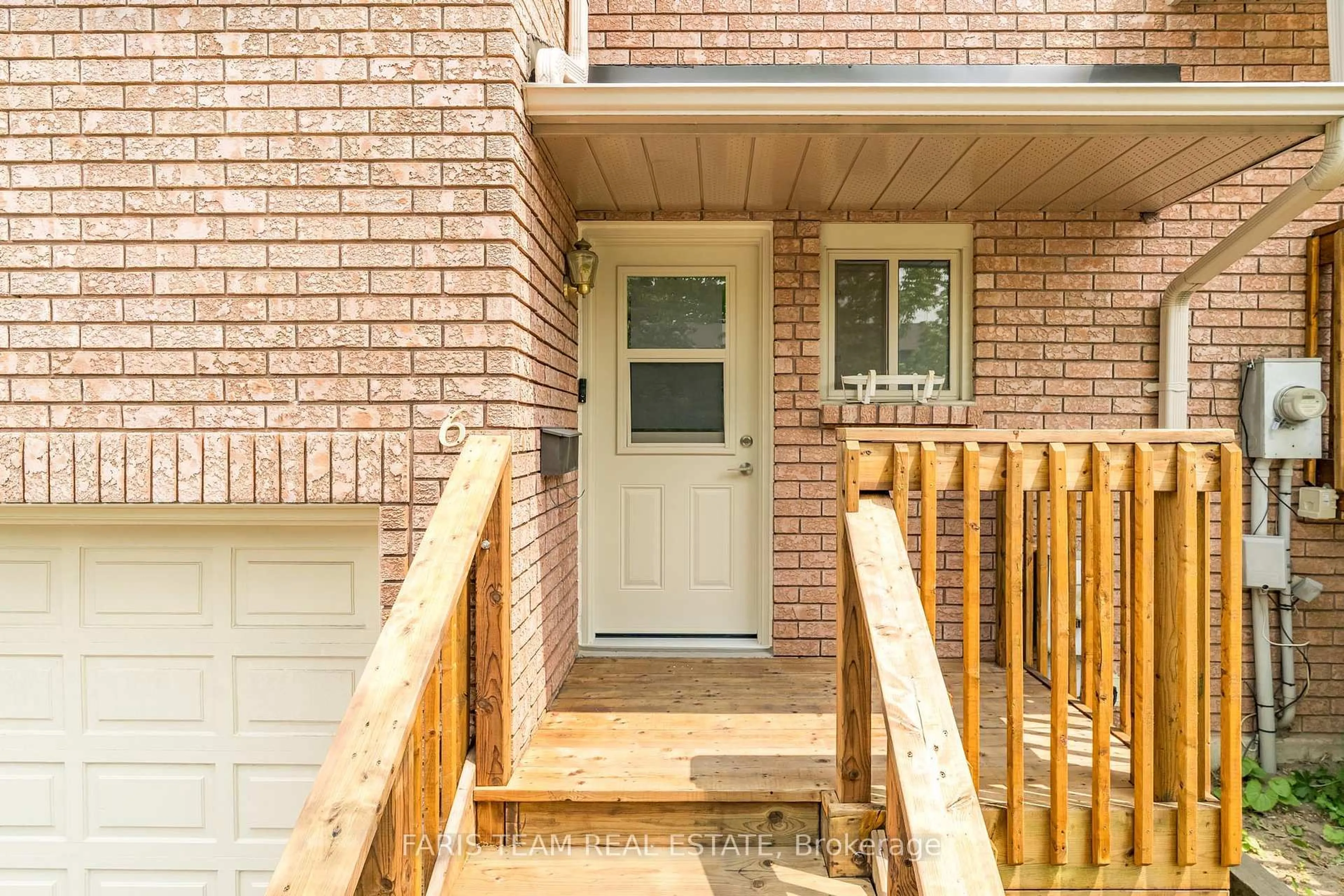 Indoor entryway for 6 Pheasant Tr, Barrie Ontario L4N 6W4