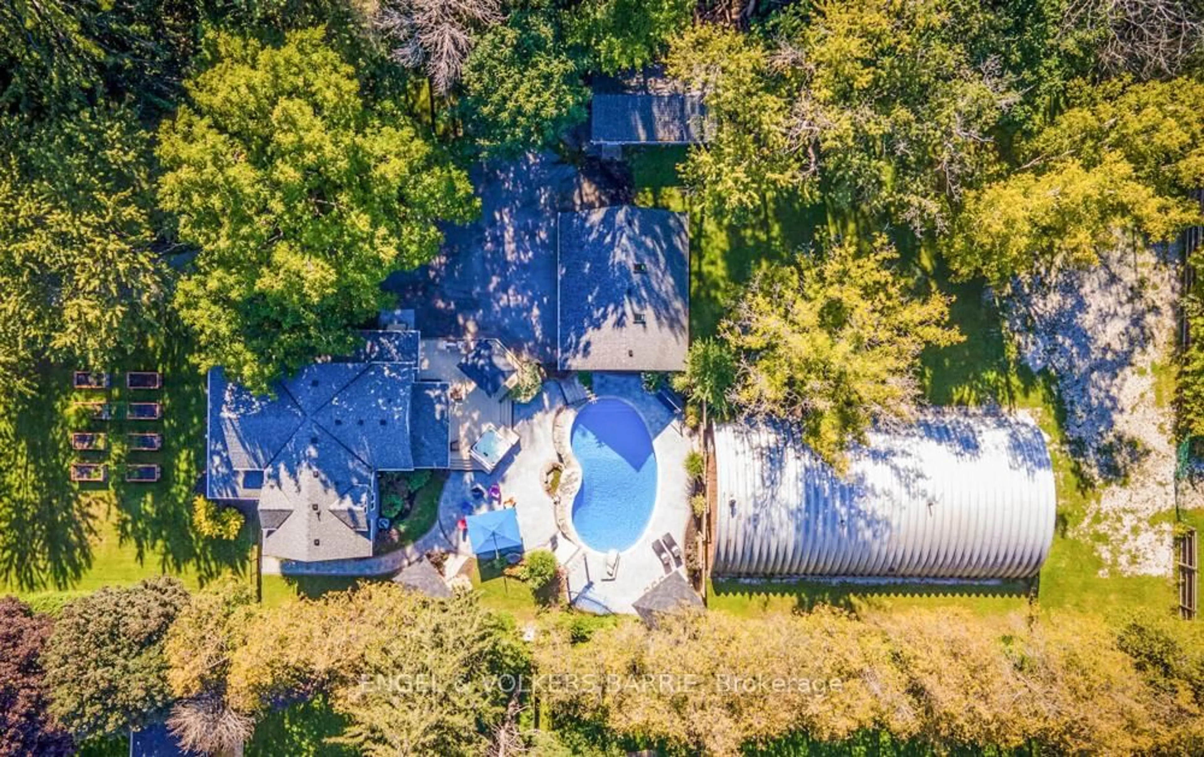 A pic from outside/outdoor area/front of a property/back of a property/a pic from drone, unknown for 112 Lakeshore Rd, Oro-Medonte Ontario L0L 2E0