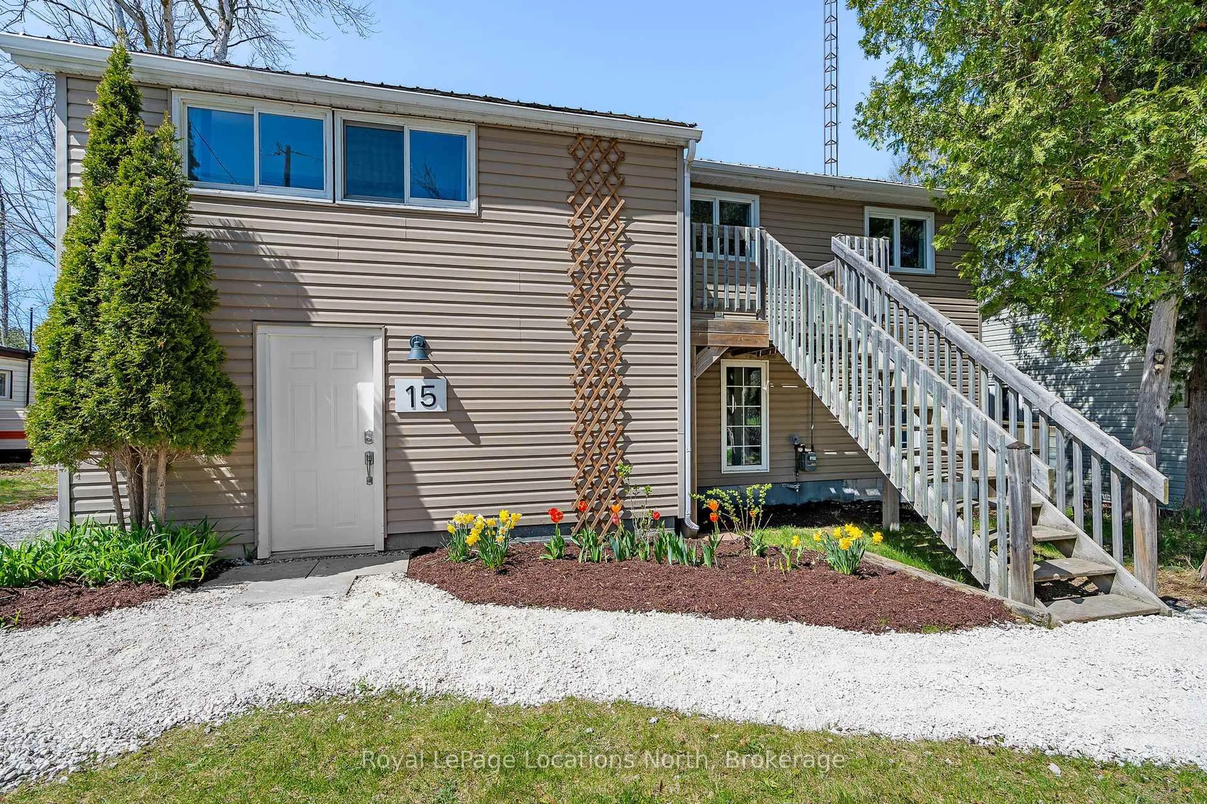Home with vinyl exterior material, street for 15 Stalker St, Collingwood Ontario L9Y 3Z1
