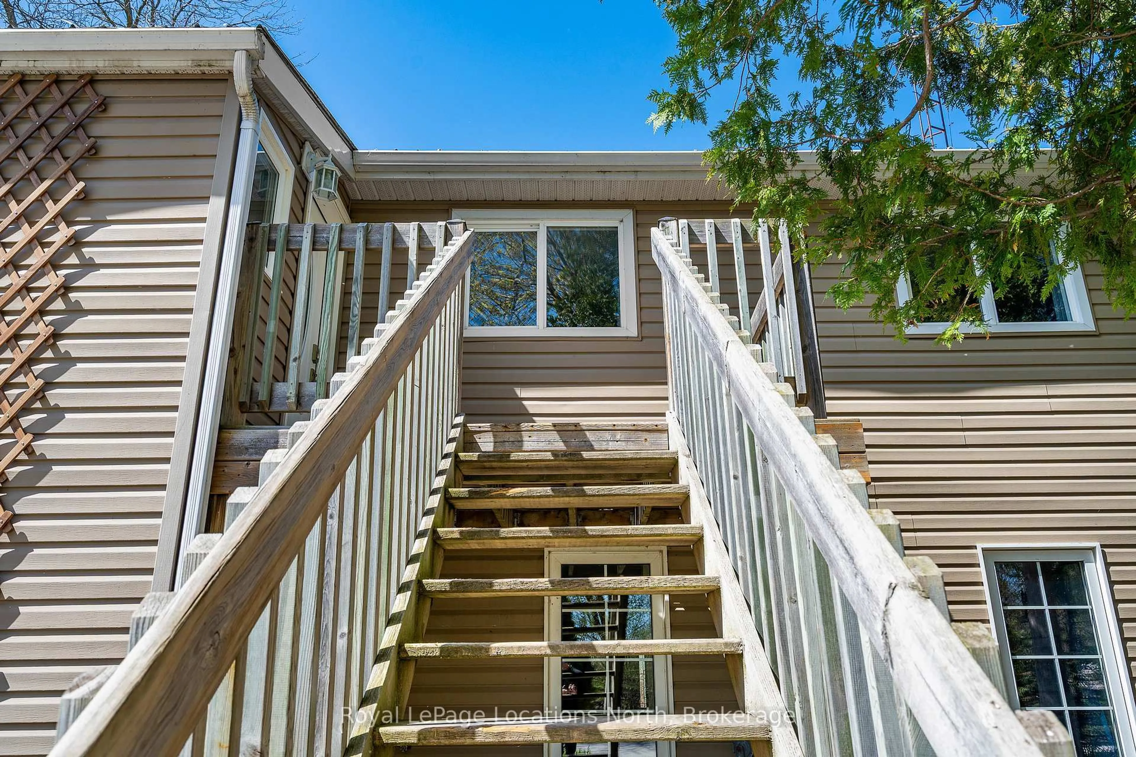 Stairs for 15 Stalker St, Collingwood Ontario L9Y 3Z1