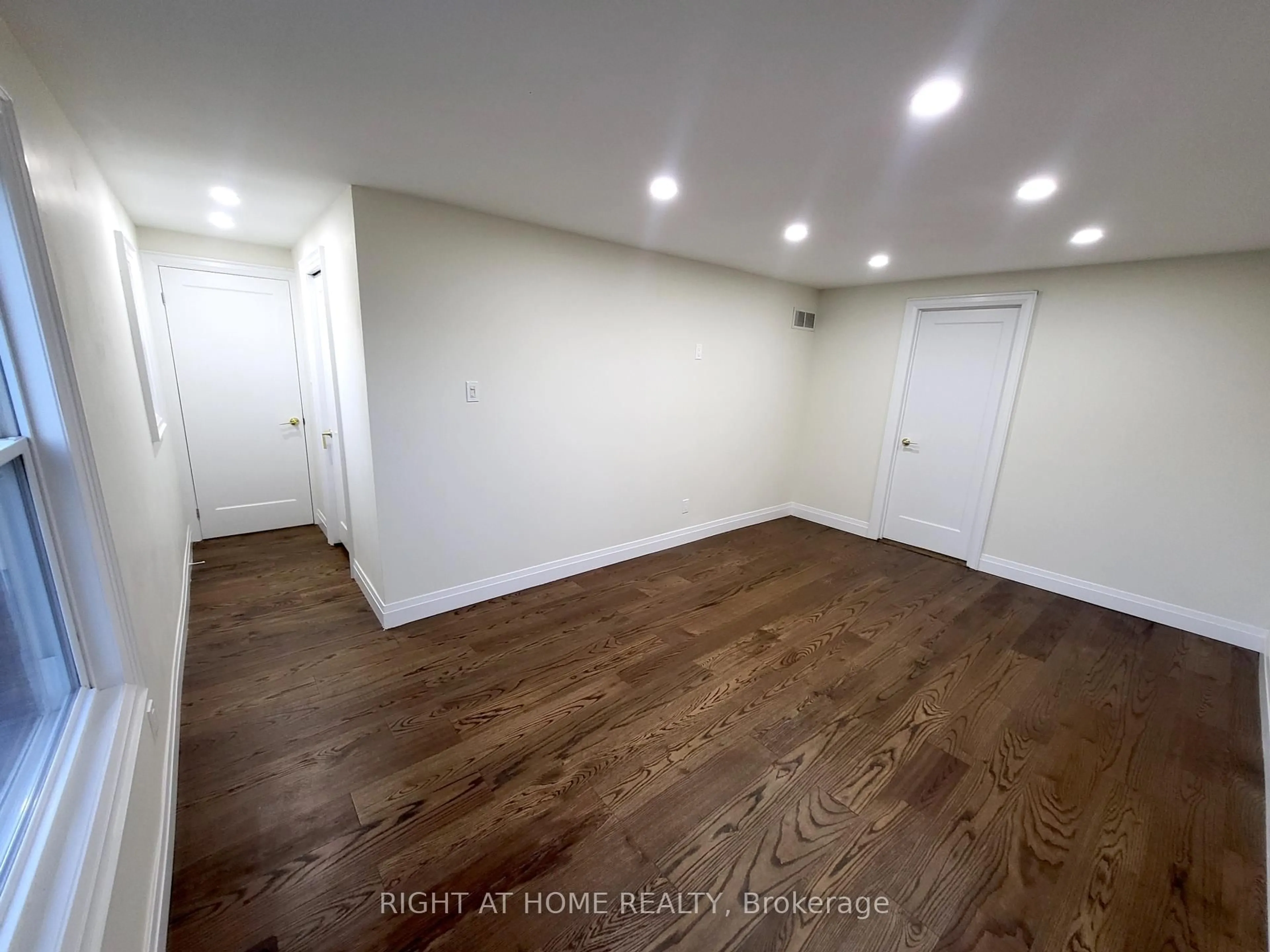 A pic of a room for 247 Hickling Tr, Barrie Ontario L4M 5W9