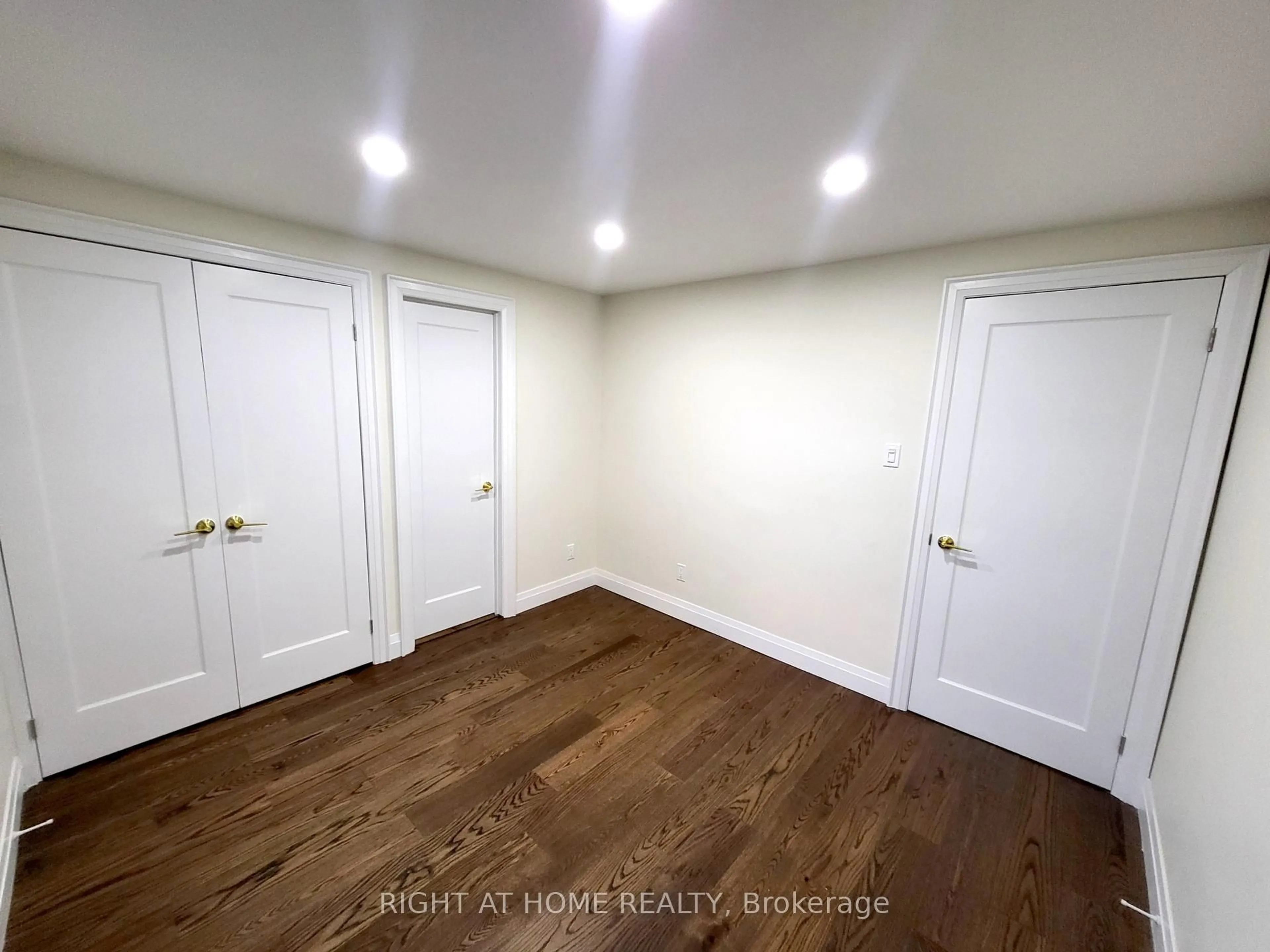 A pic of a room for 247 Hickling Tr, Barrie Ontario L4M 5W9