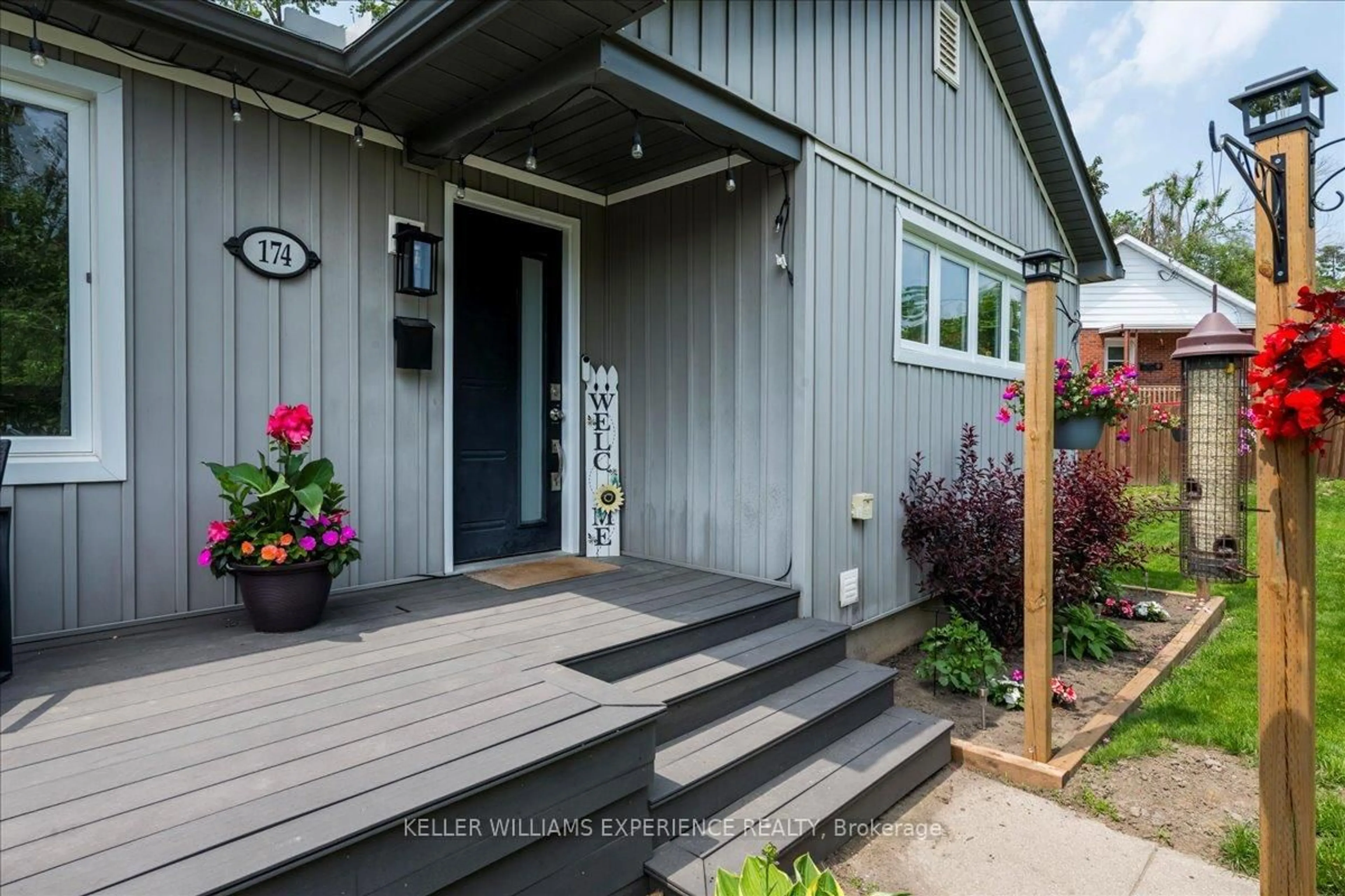 Indoor entryway for 174 DUCKWORTH St, Barrie Ontario L4M 3W5