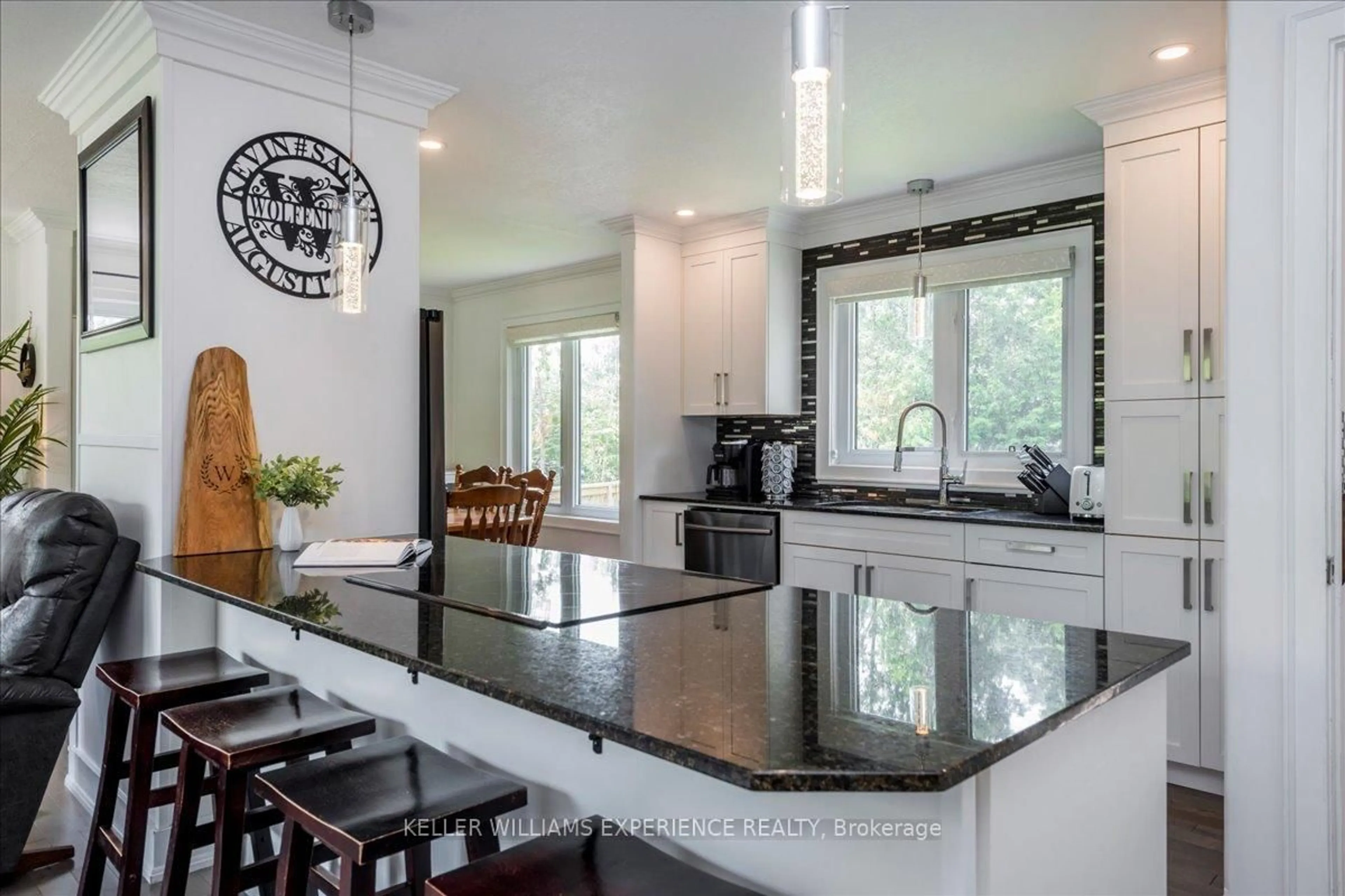 Open concept kitchen, ceramic/tile floor for 174 DUCKWORTH St, Barrie Ontario L4M 3W5