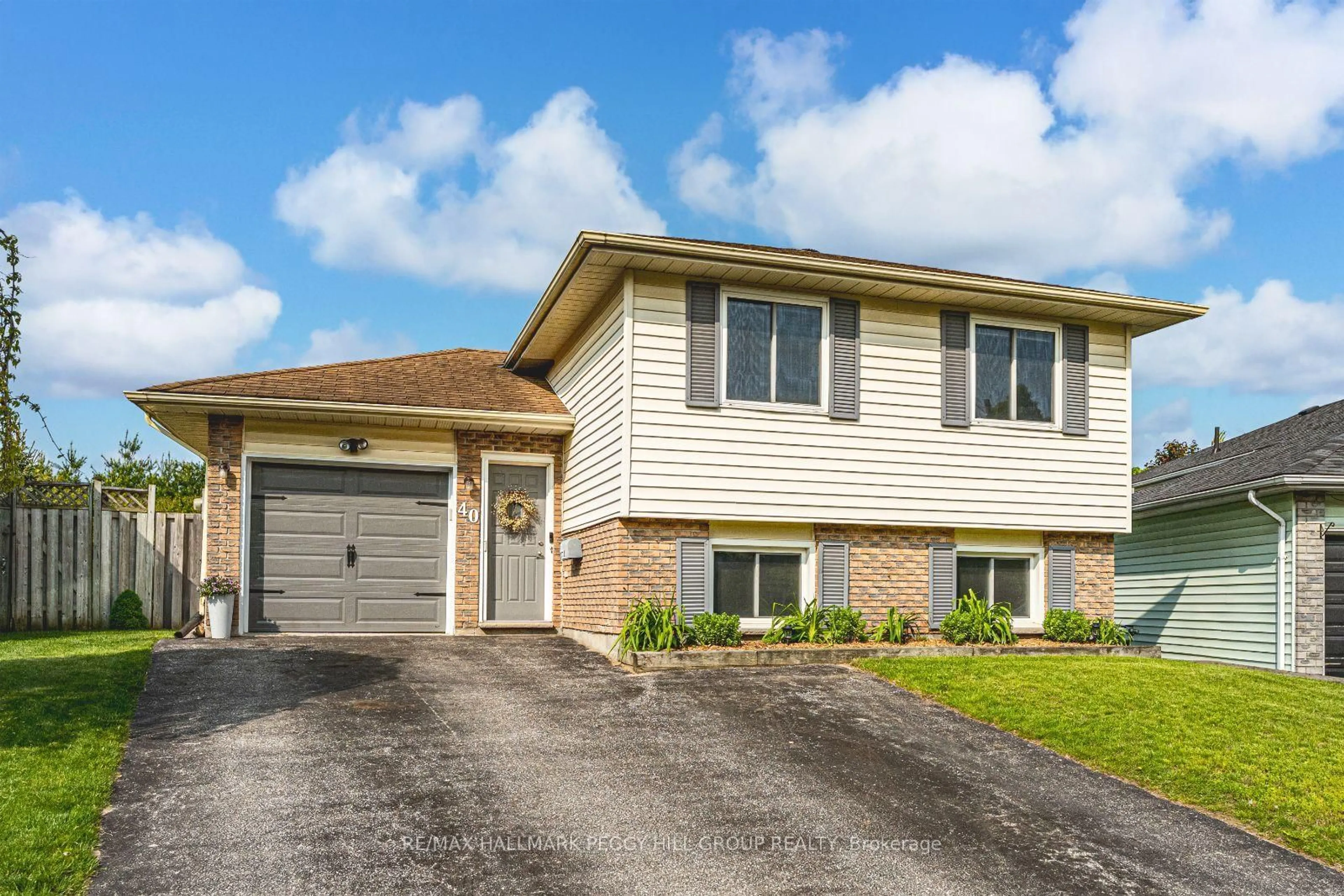 Home with brick exterior material, street for 40 McConkey Pl, Barrie Ontario L4N 6H1