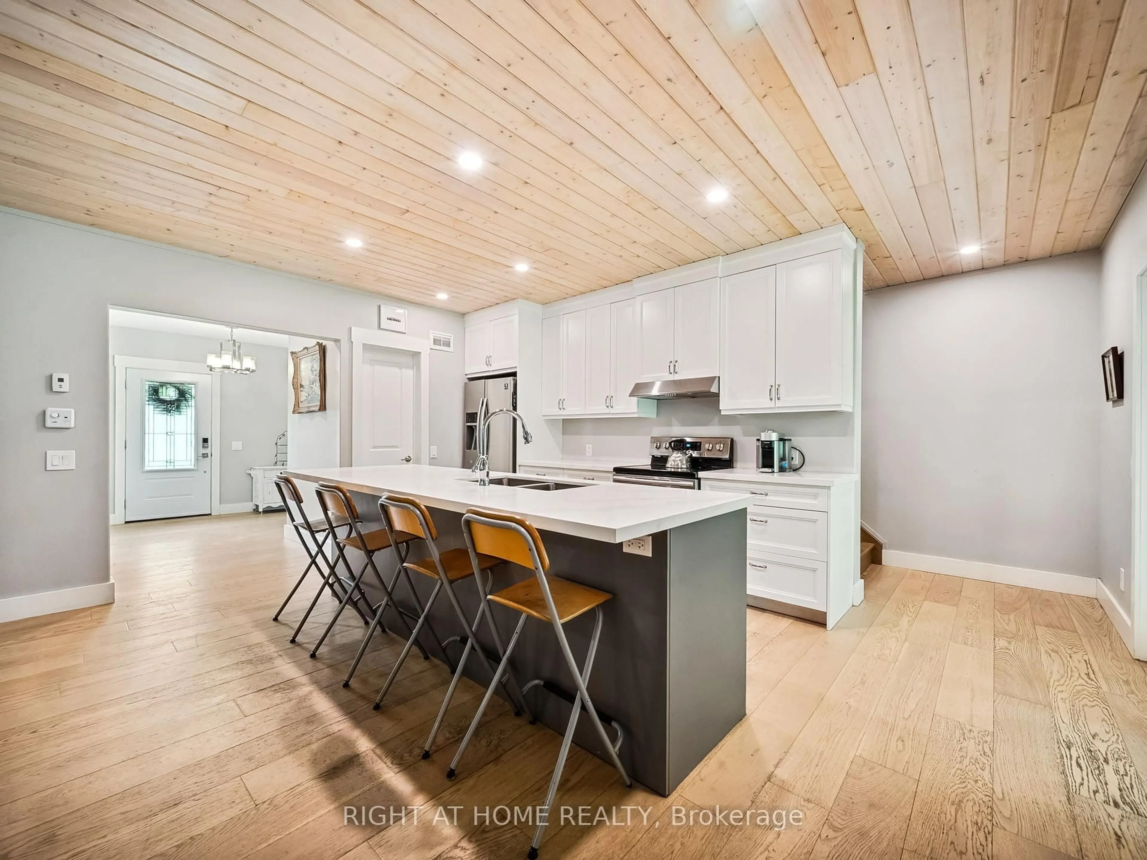 Open concept kitchen, wood/laminate floor for 4098 Cambrian Rd, Severn Ontario L0K 2B0