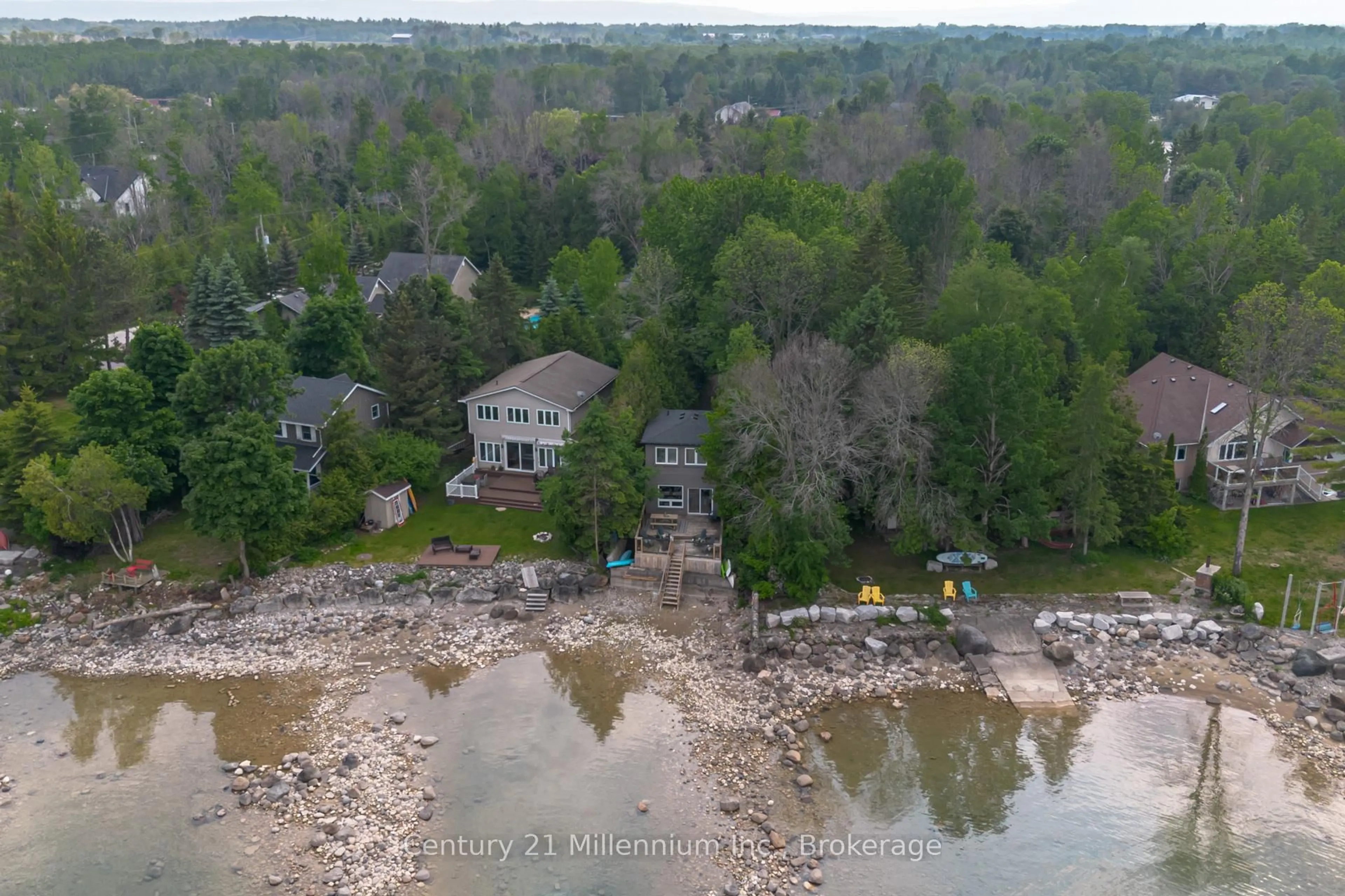 A pic from outside/outdoor area/front of a property/back of a property/a pic from drone, water/lake/river/ocean view for 75 Glen Rd, Collingwood Ontario L9Y 0X2