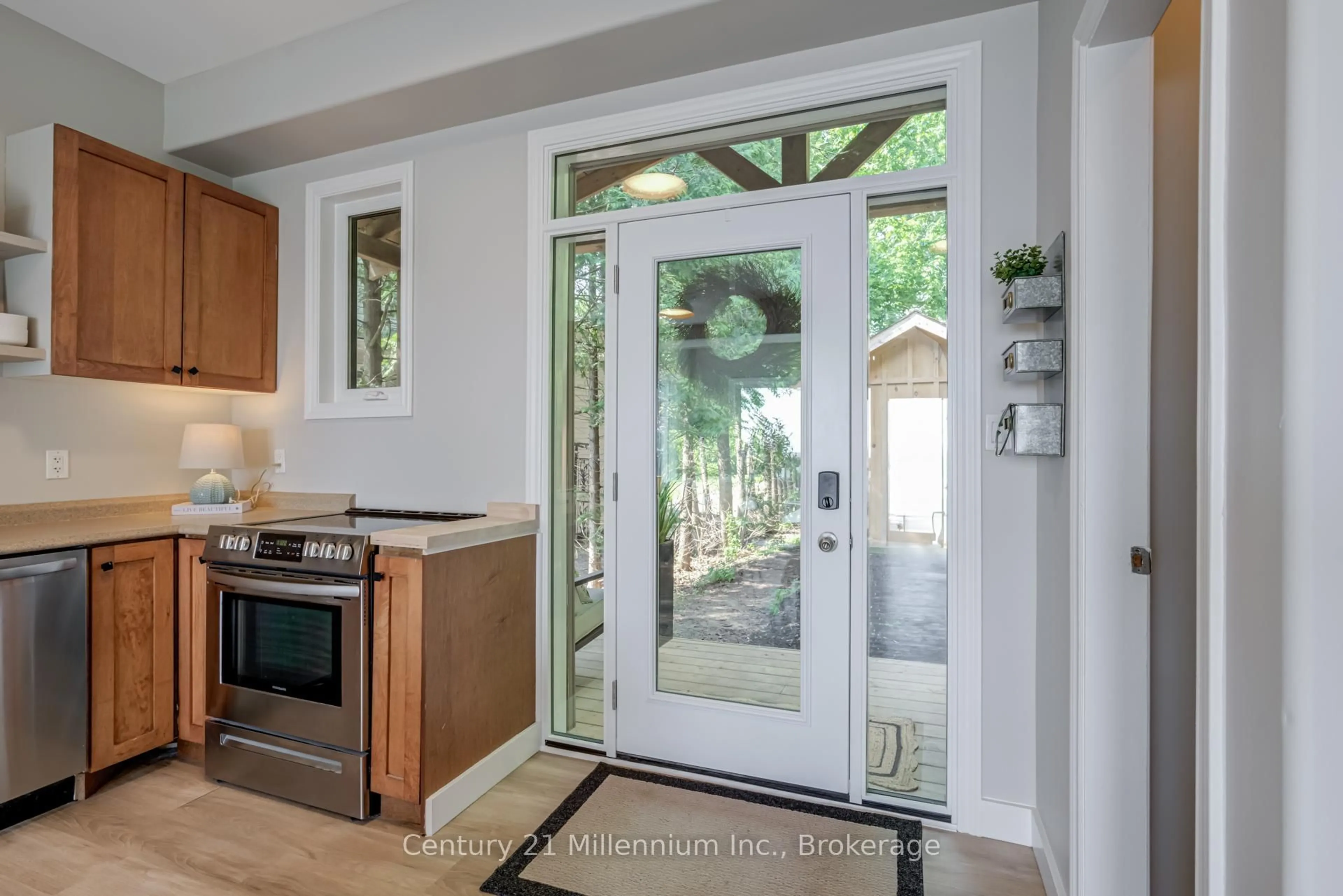 Indoor entryway for 75 Glen Rd, Collingwood Ontario L9Y 0X2