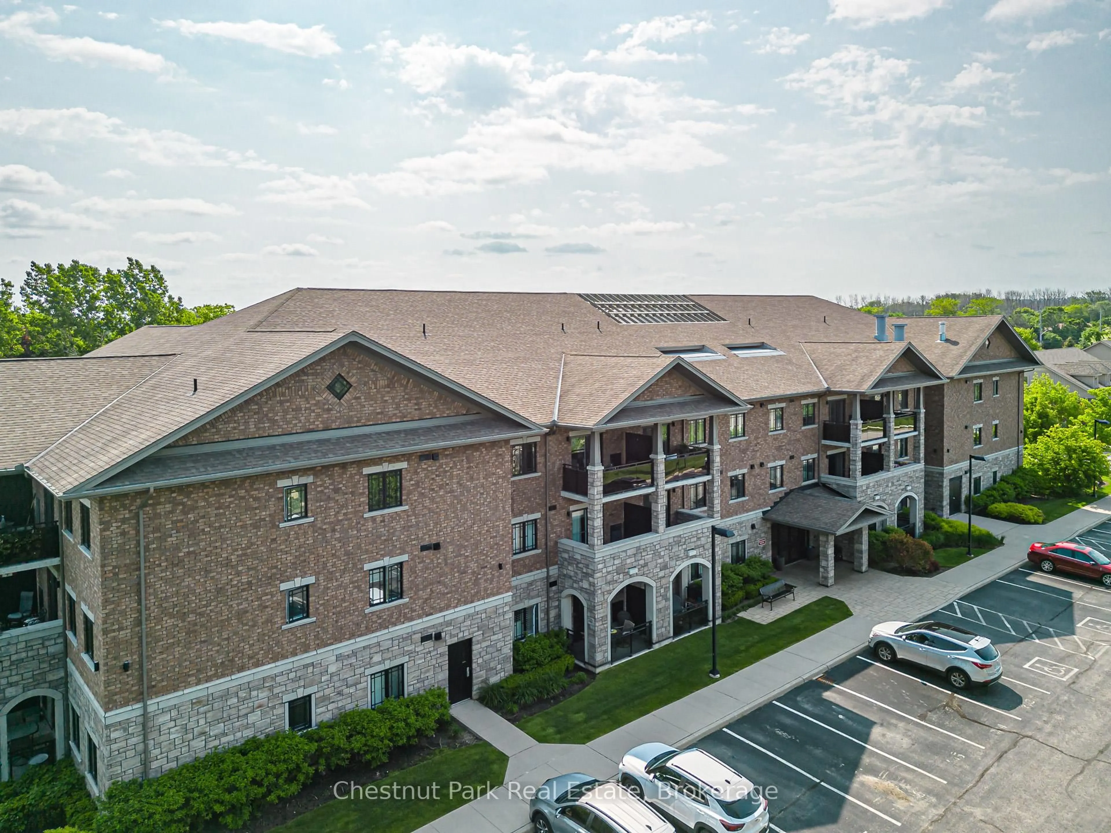 A pic from outside/outdoor area/front of a property/back of a property/a pic from drone, building for 1 Chamberlain Cres #306, Collingwood Ontario L9Y 0X7