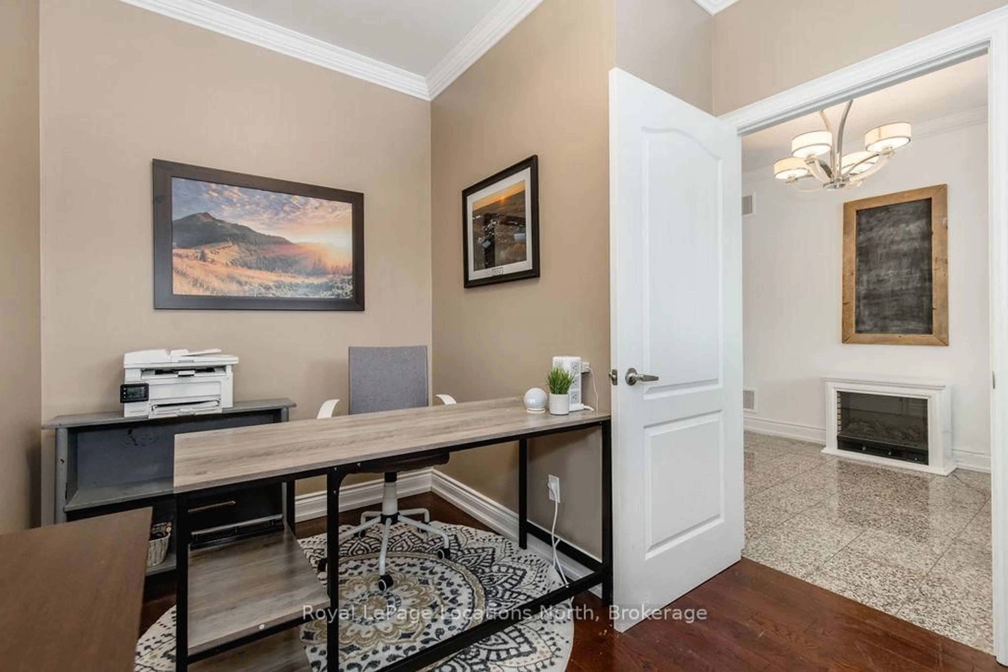 Indoor entryway for 54 ROYAL BEECH Dr, Wasaga Beach Ontario L9Z 1H3