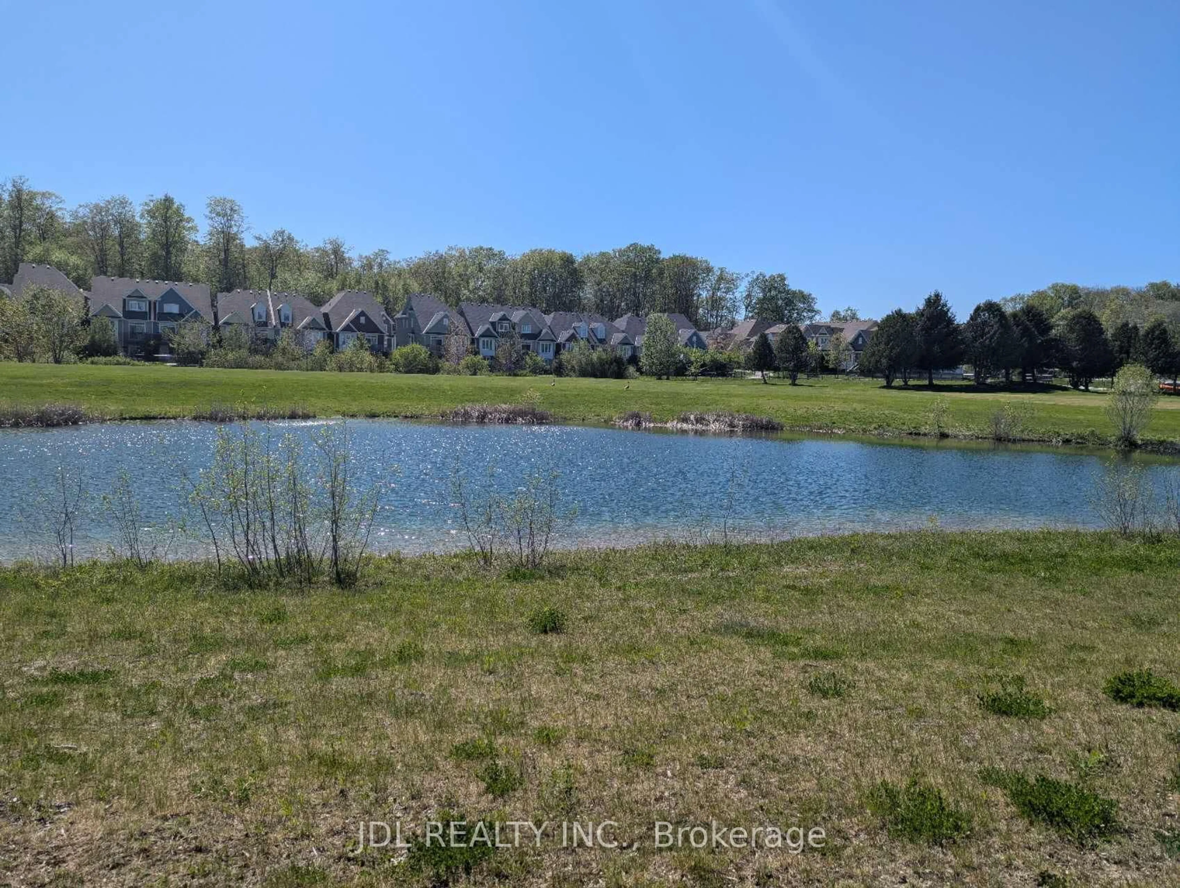 A pic from outside/outdoor area/front of a property/back of a property/a pic from drone, water/lake/river/ocean view for 40 Village Gate Dr, Wasaga Beach Ontario L9Z 0J7