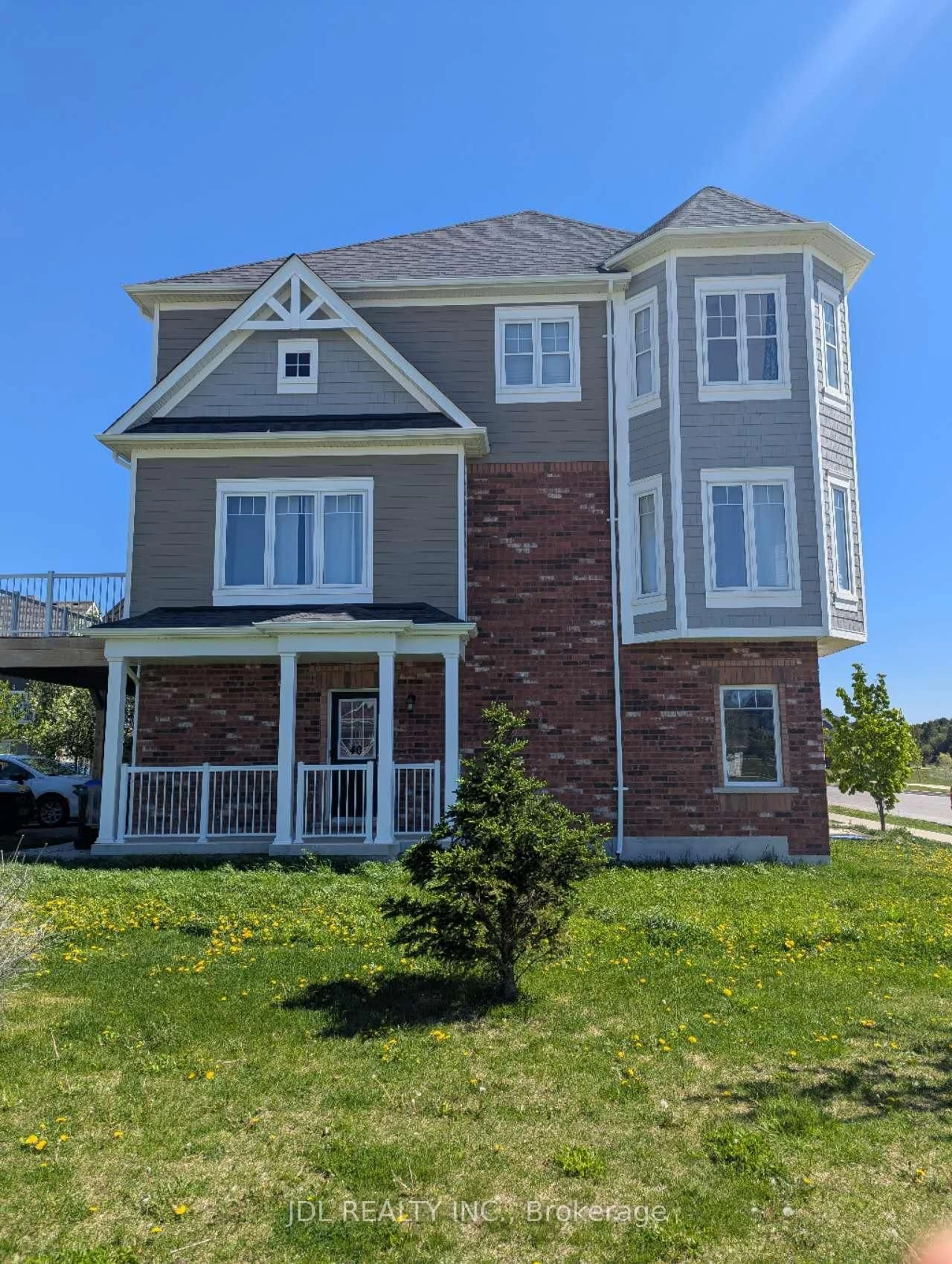 Home with vinyl exterior material, unknown for 40 Village Gate Dr, Wasaga Beach Ontario L9Z 0J7
