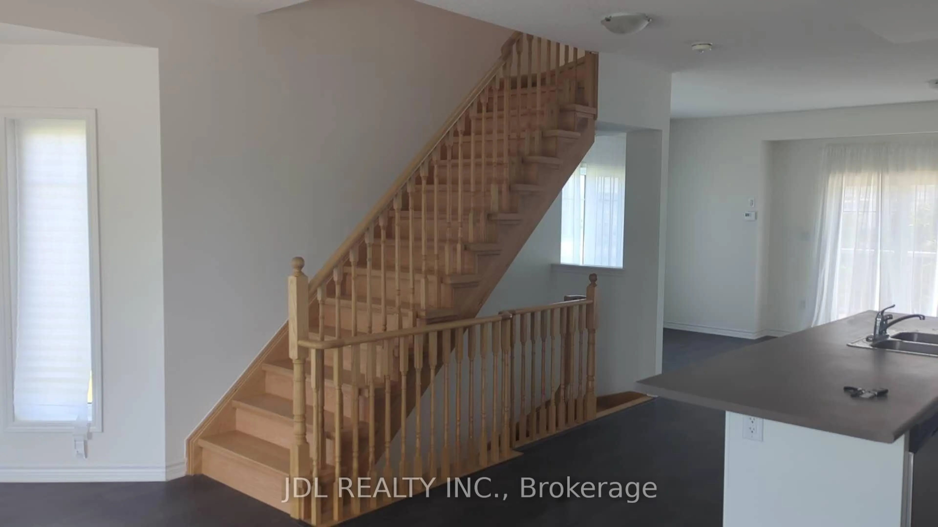 Indoor entryway for 40 Village Gate Dr, Wasaga Beach Ontario L9Z 0J7