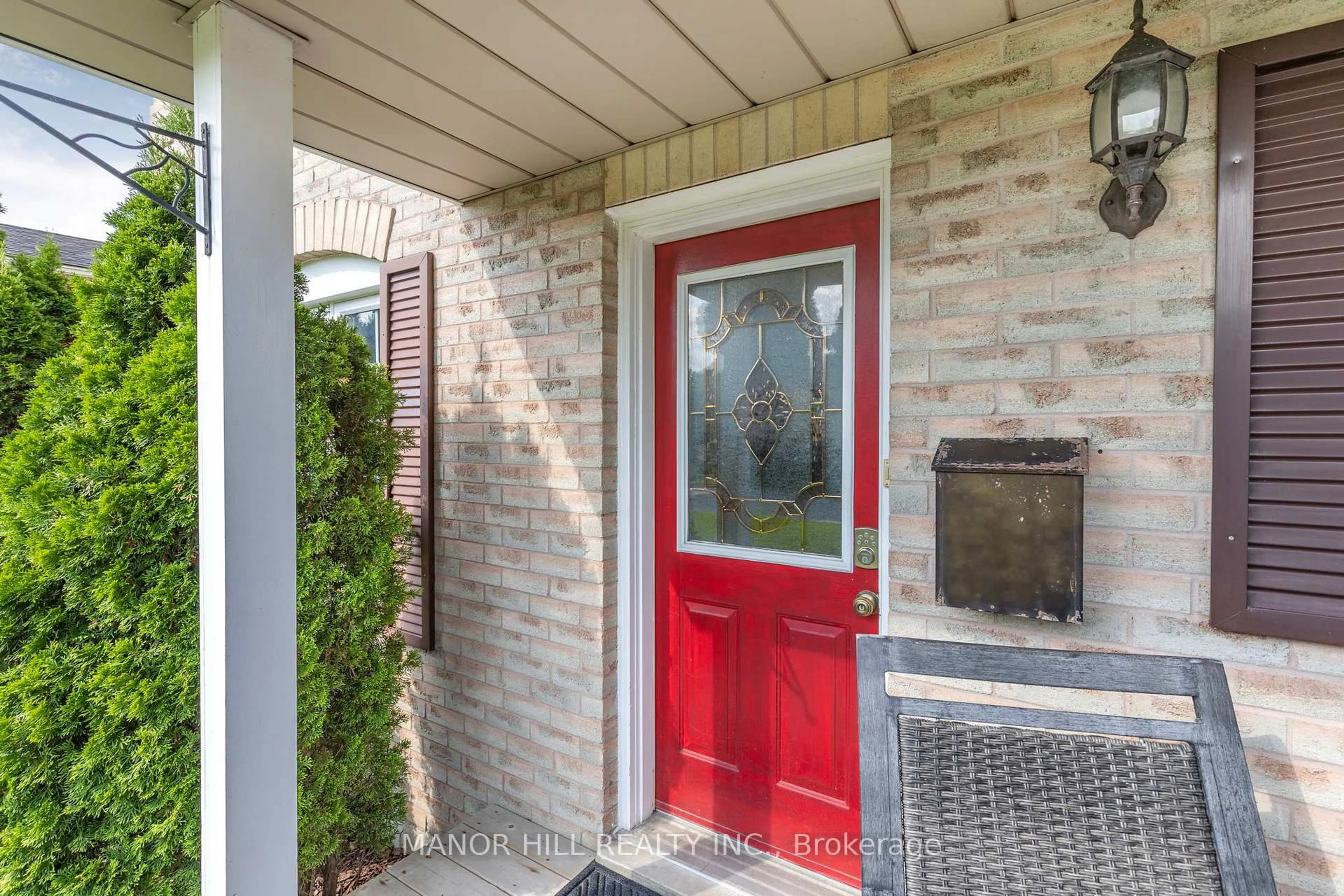 Indoor entryway for 270 Dodson Rd, Barrie Ontario L4N 7R5